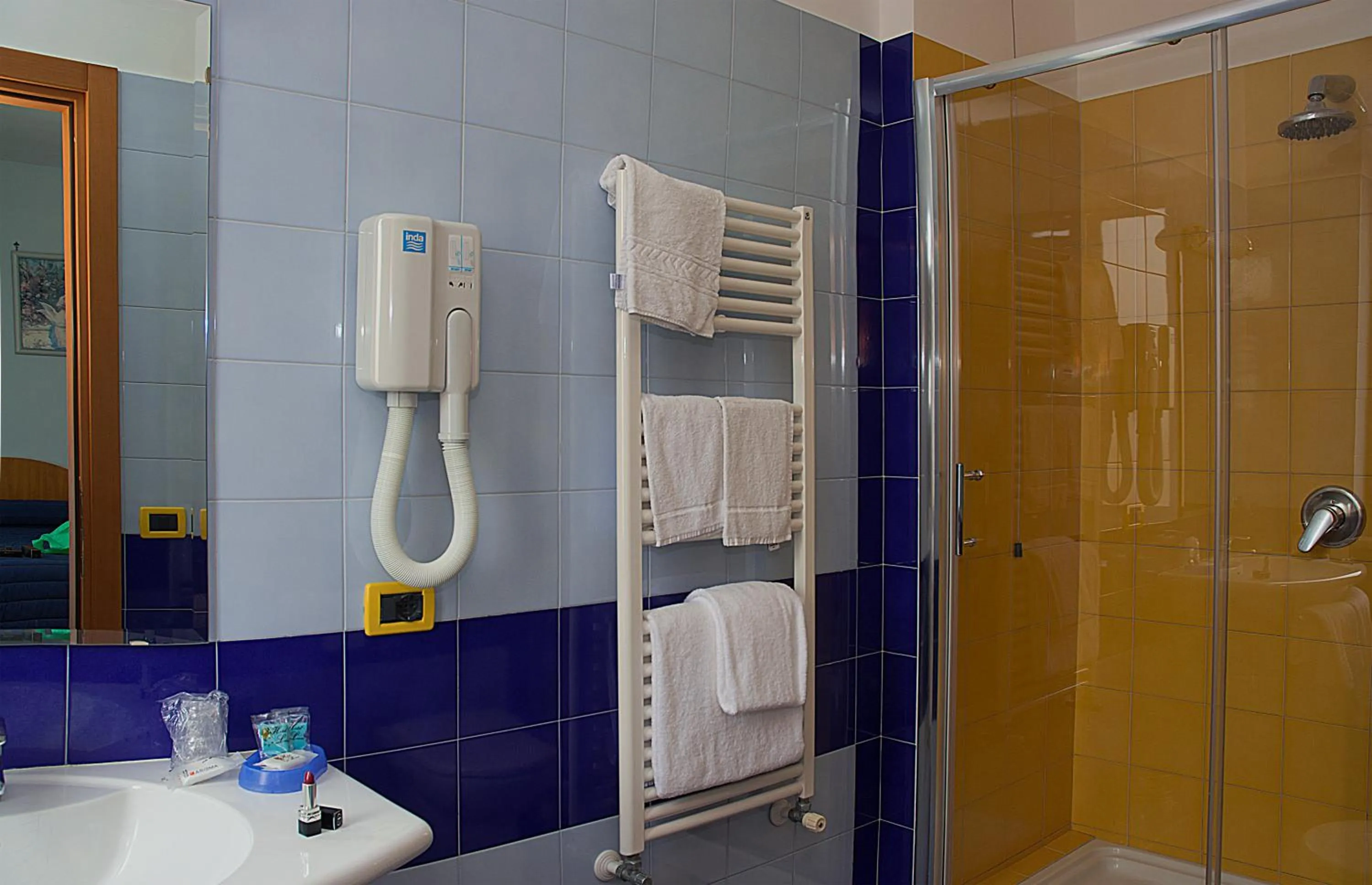 Shower in Hotel Leone