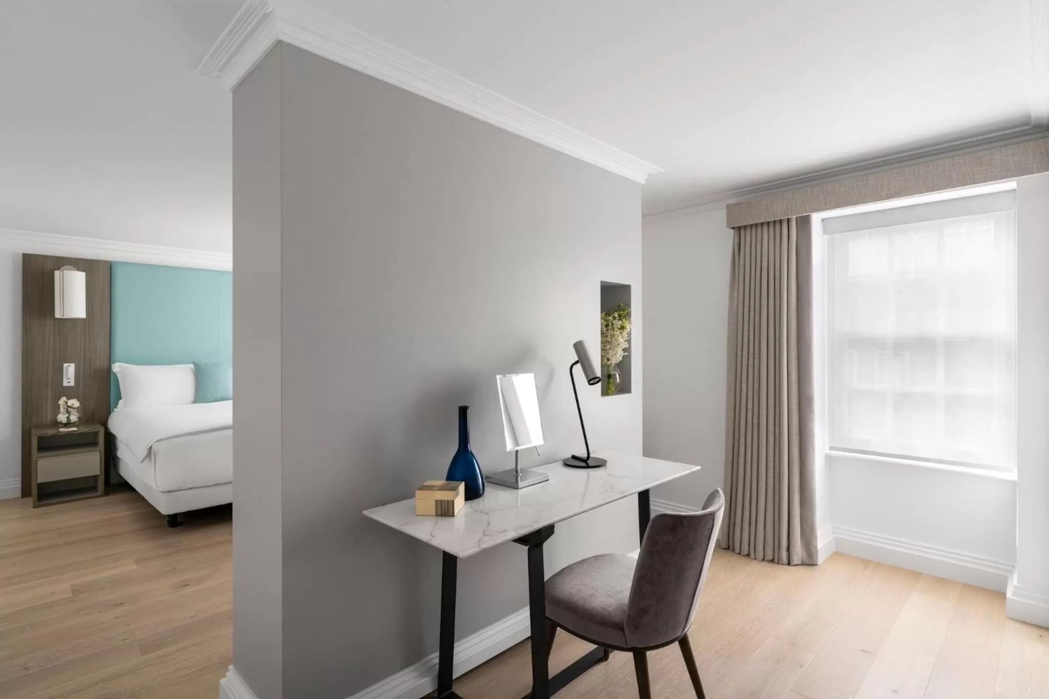 Photo of the whole room, Bed in COMO Metropolitan London