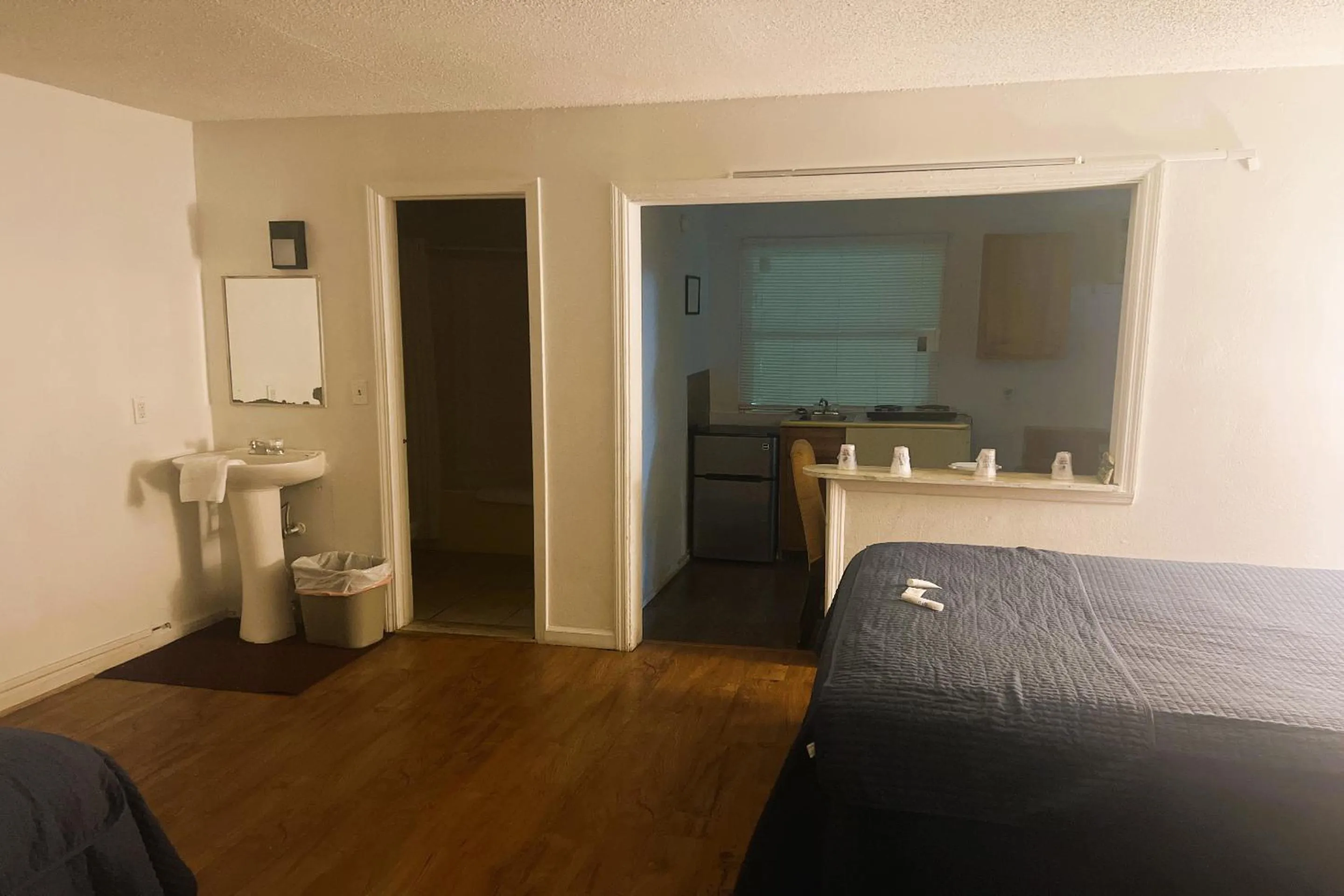 3 Full Bed in Crepe Myrtle by OYO