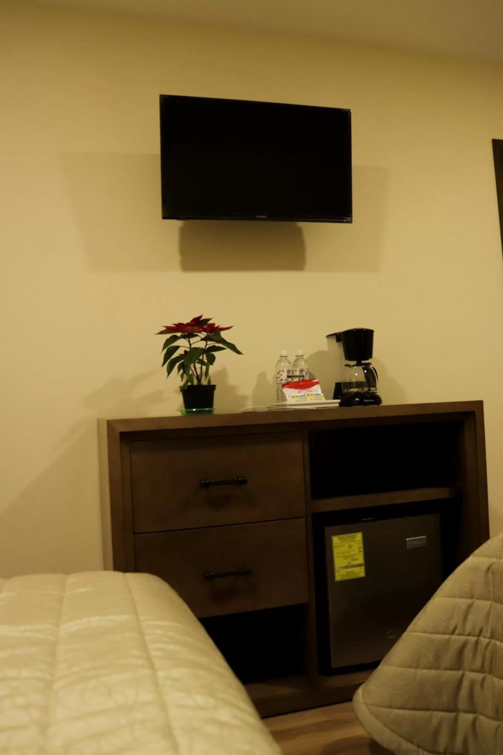 TV and multimedia, Bed in Hotel JYE by Serranillo, Mineral del Monte Hgo