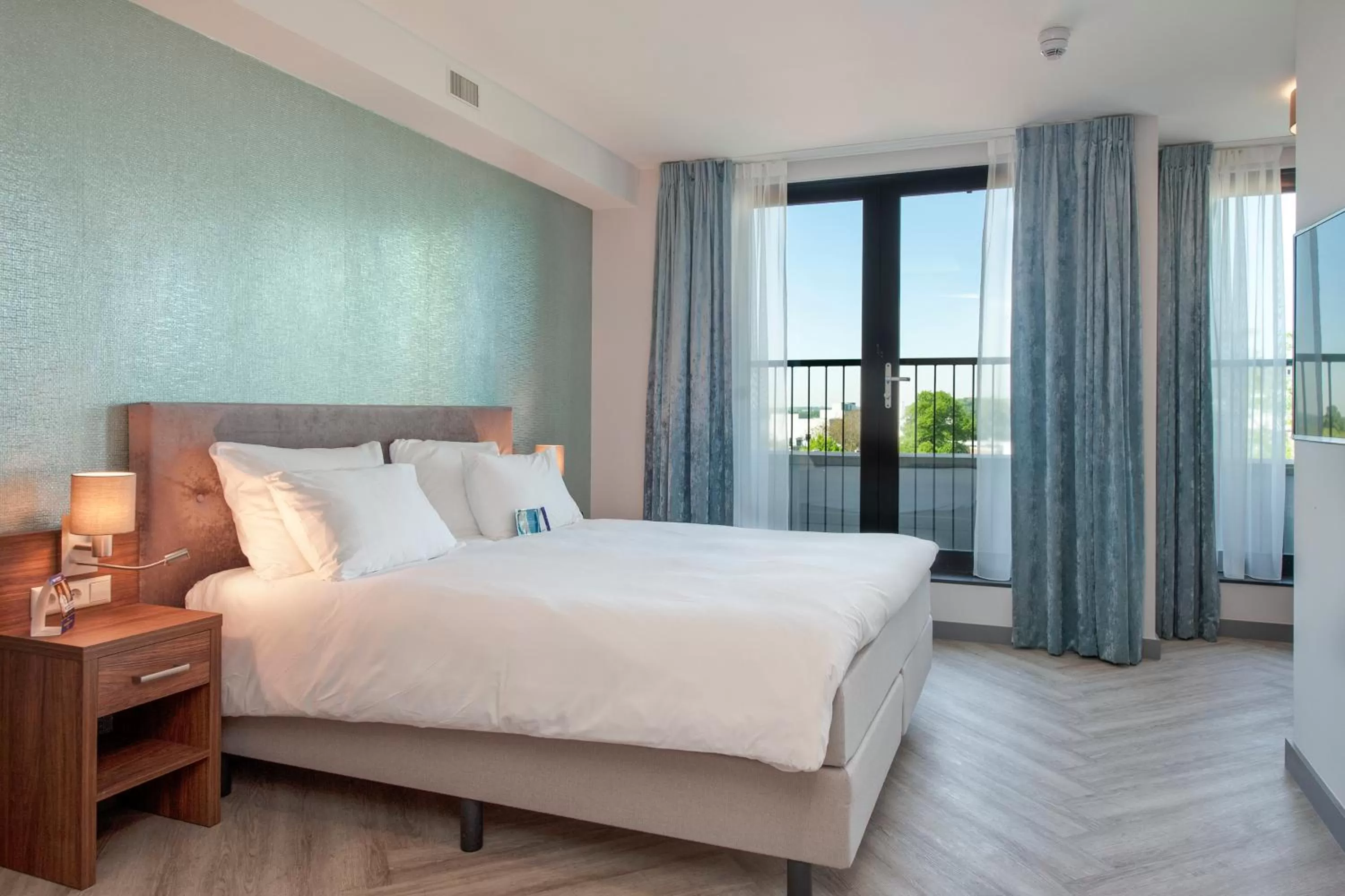 Bedroom, Bed in City Hotel Haarhuis, World Hotels Crafted Collection