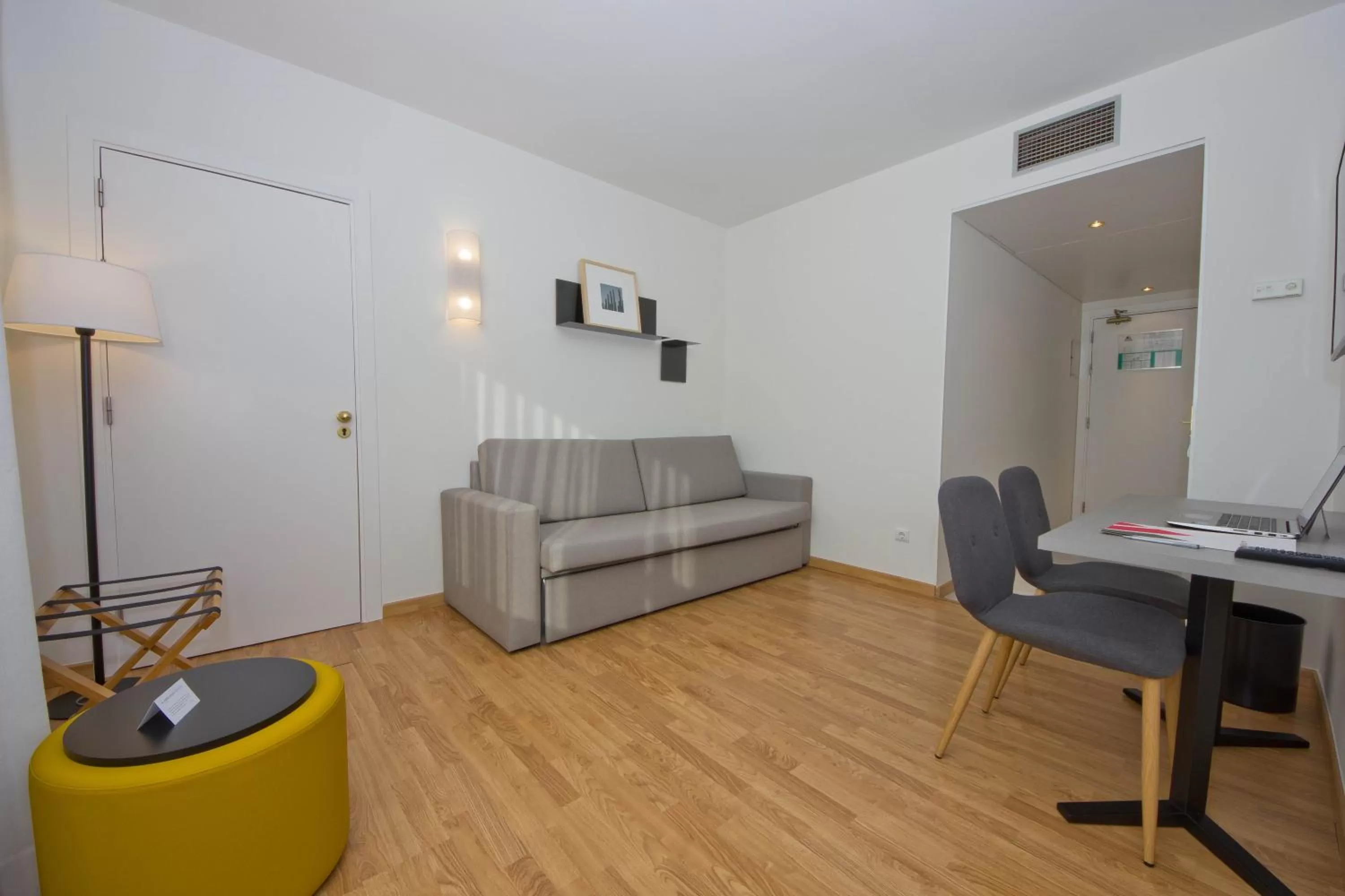 TV and multimedia in Aparthotel Atenea Valles