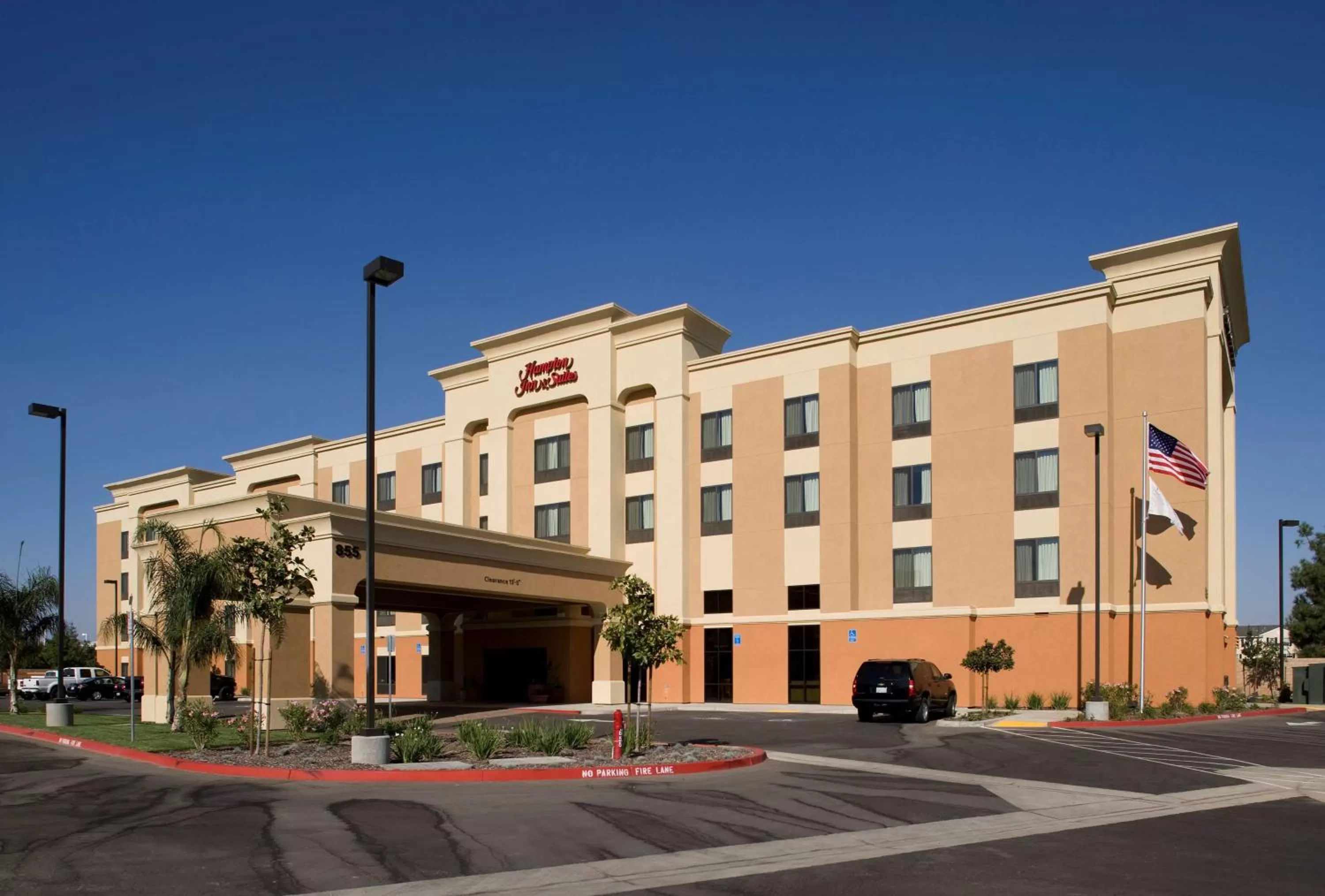 Property building in Hampton Inn & Suites Clovis Airport North