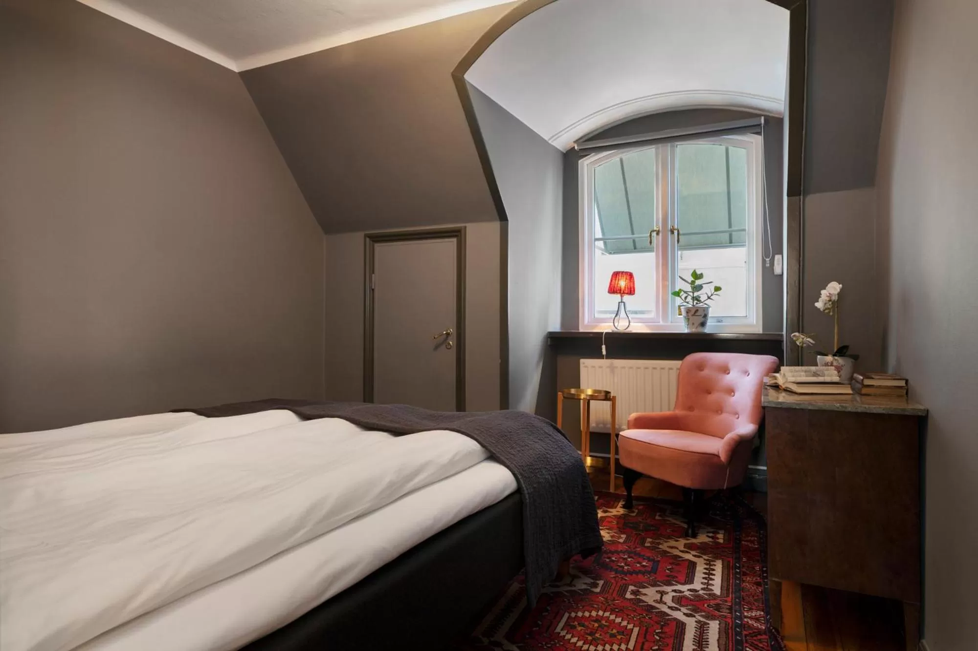 Bedroom, Bed in Victory Apartments