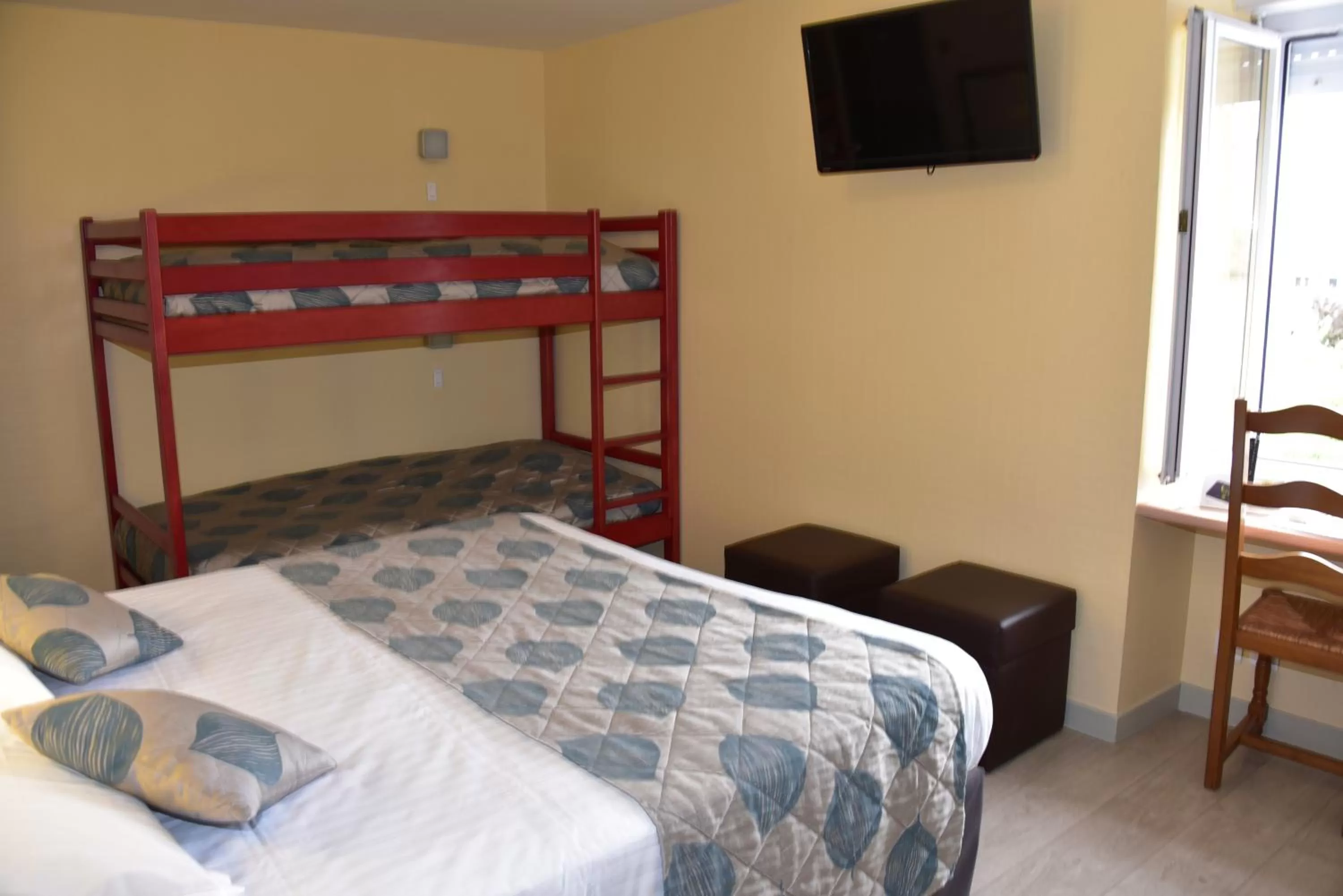 Bed in Logis Hôtel Bellevue