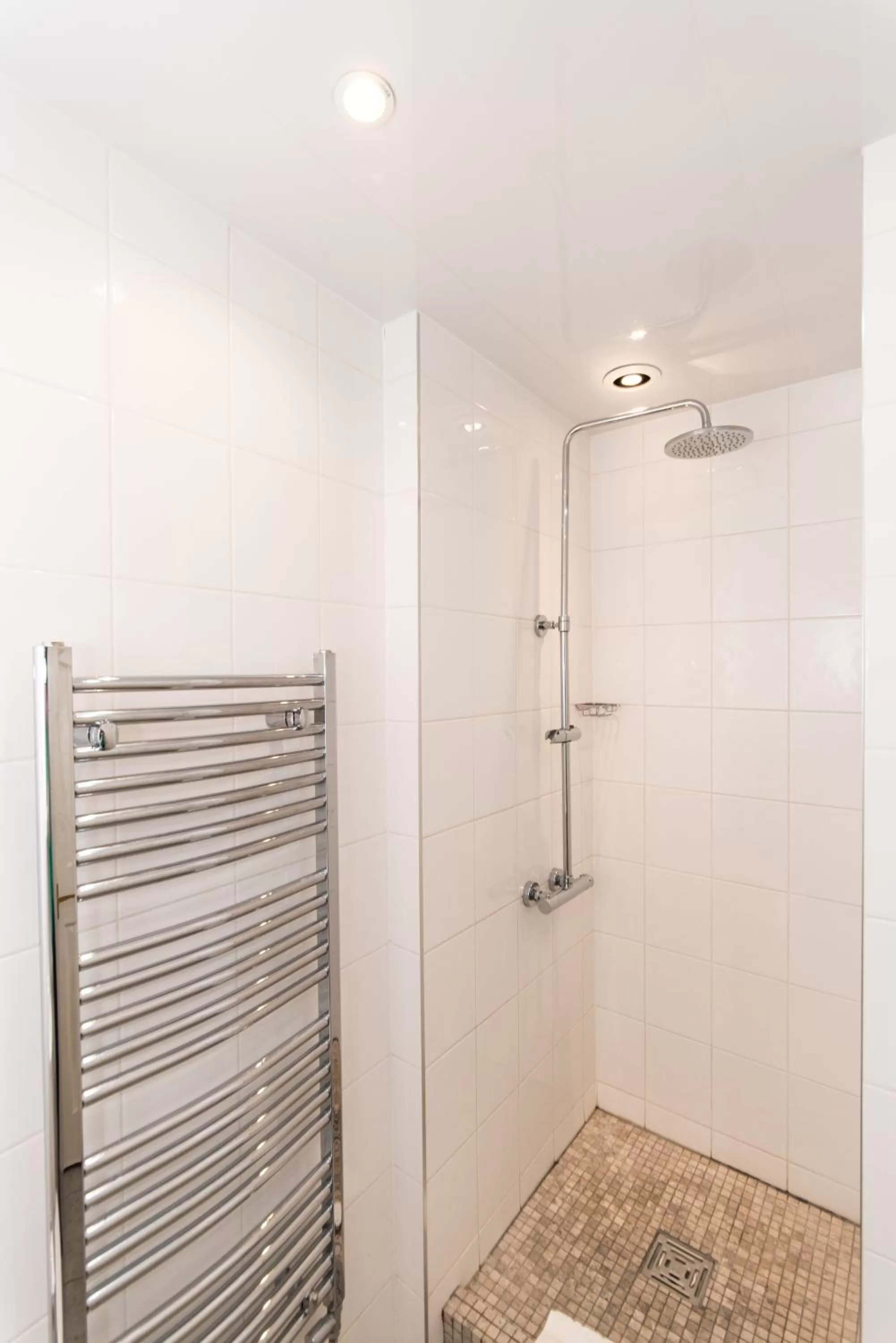 Shower in Osborne Hotel