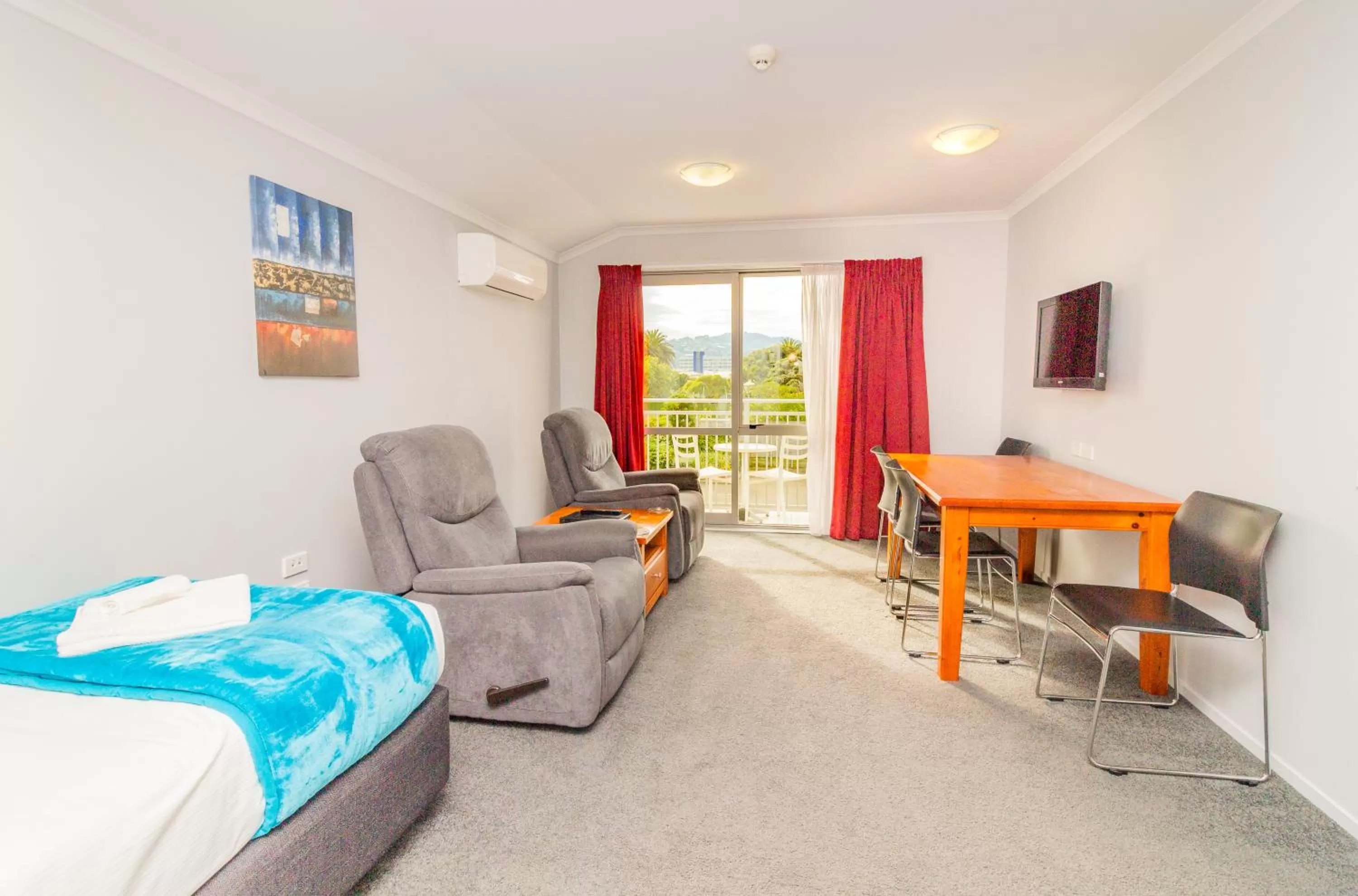 One-Bedroom Apartment with Spa Bath  No Sea View  in BKs Premier Motel Esplanade