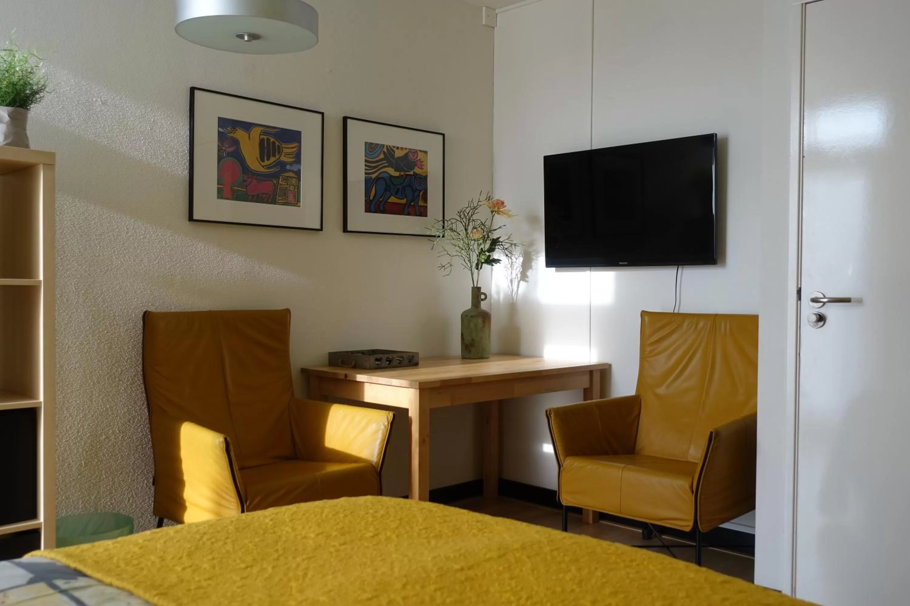 Photo of the whole room, TV/Entertainment Center in Bed&Breakfast Maasland