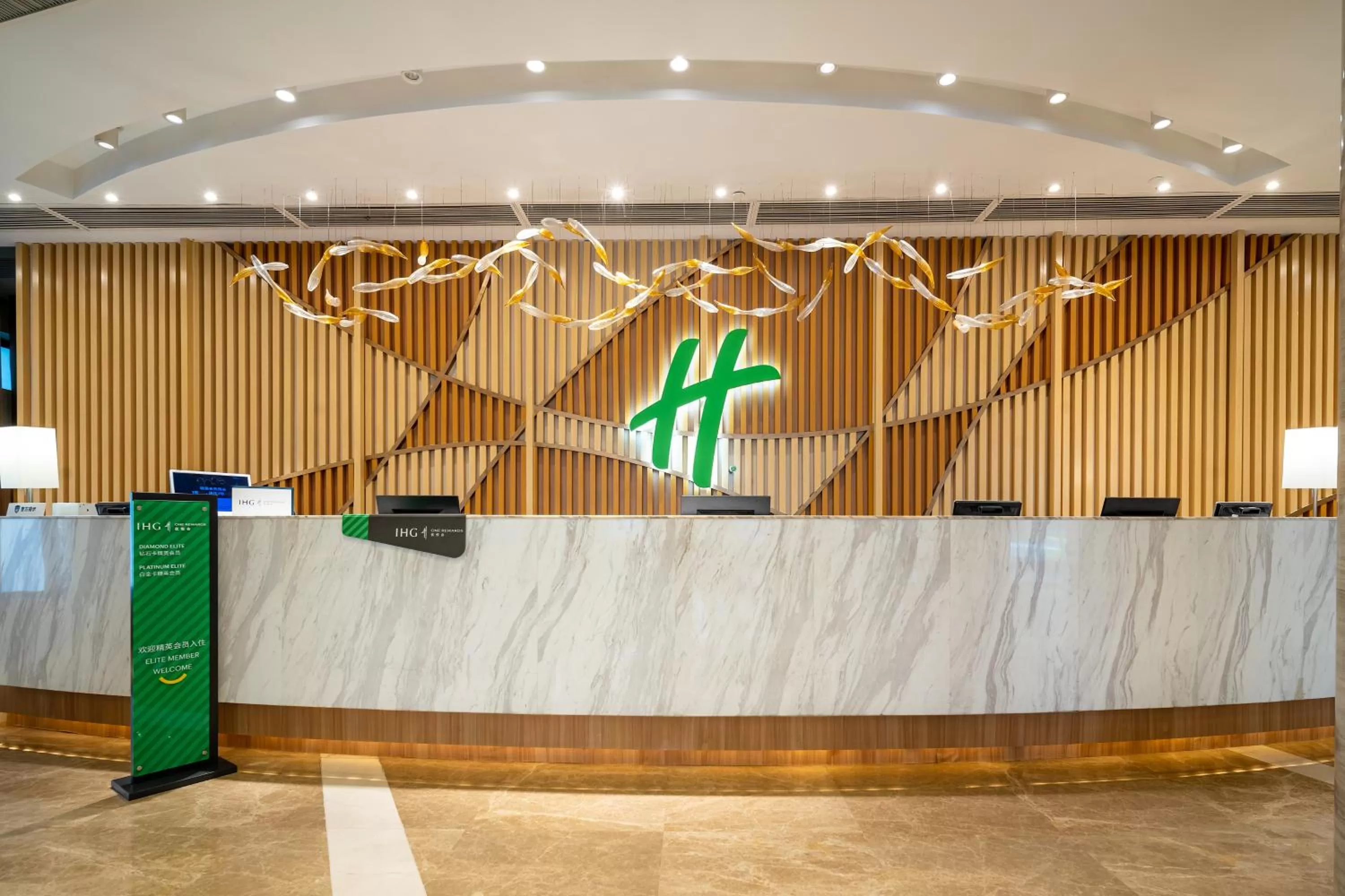 Lobby or reception in Holiday Inn Shanghai Hongqiao Central, an IHG Hotel