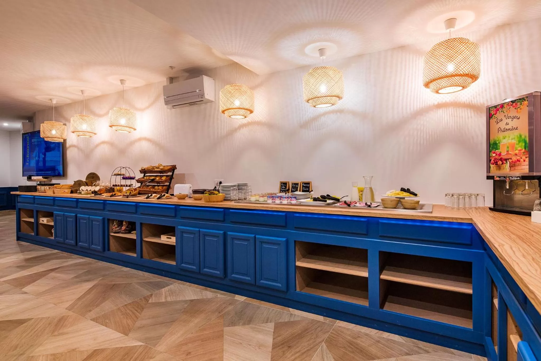 Buffet breakfast in Hôtel Le Cyrano Bergerac