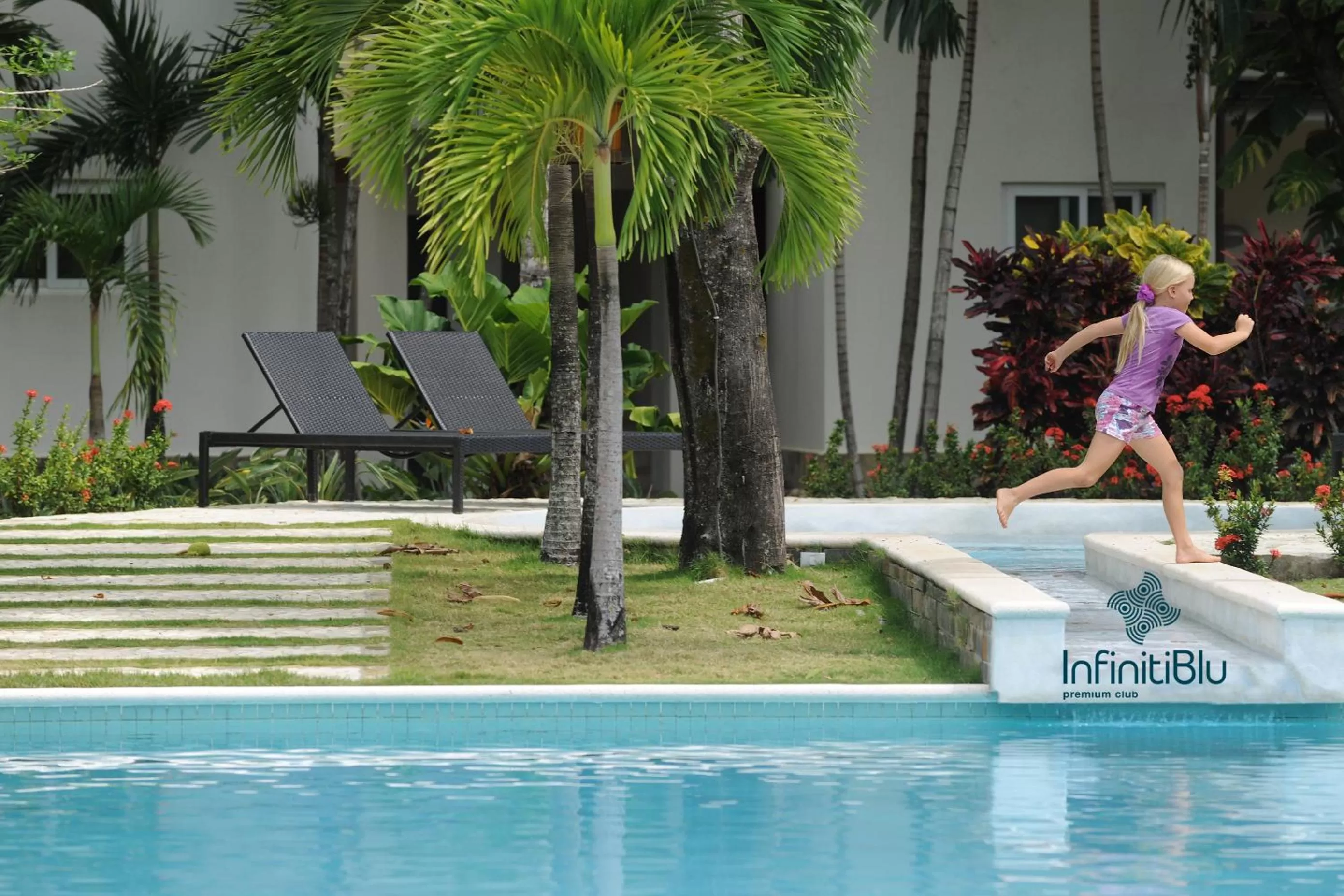 Swimming pool in Instyle Residences at Infiniti Blu
