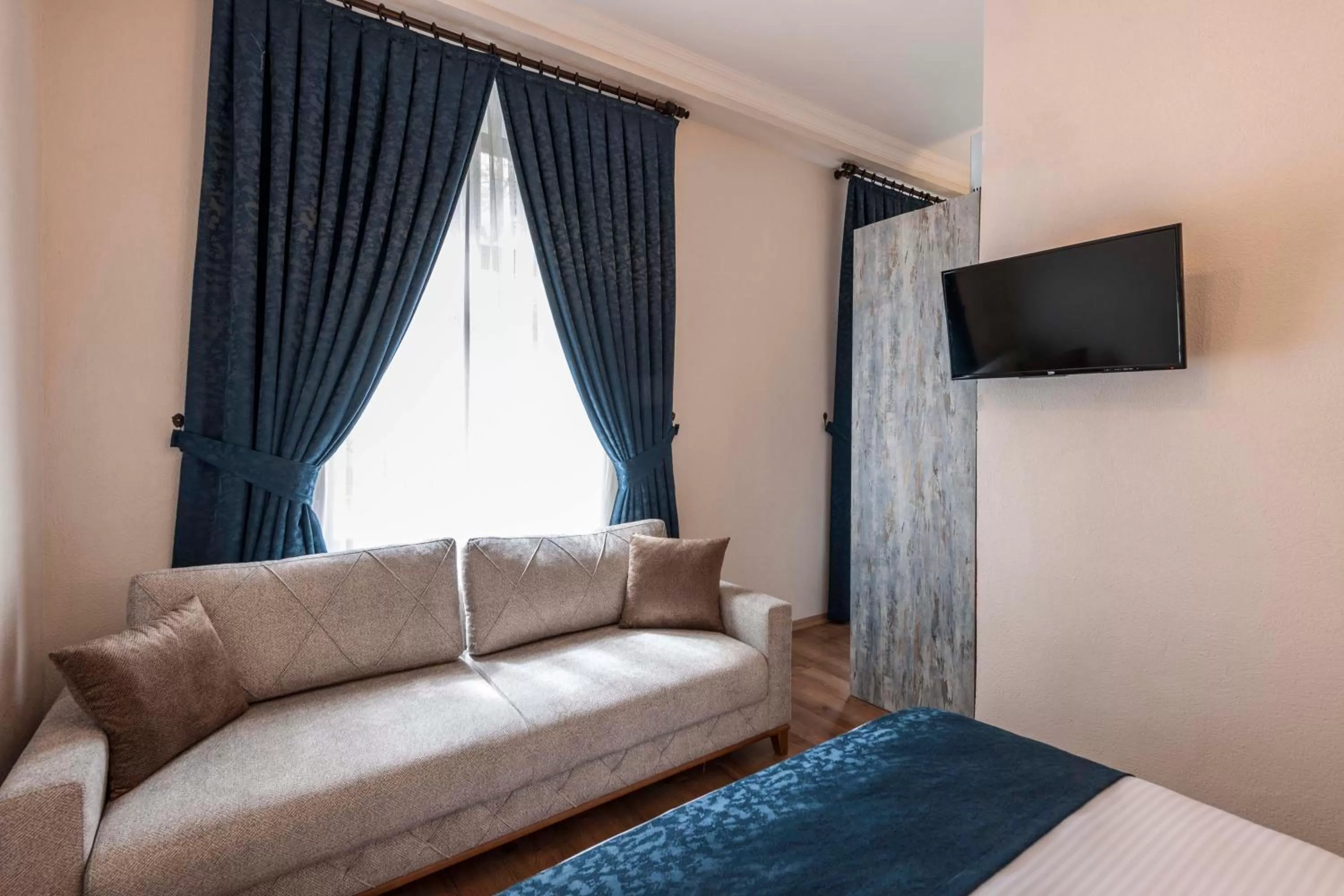 TV and multimedia, Bed in Element Garden