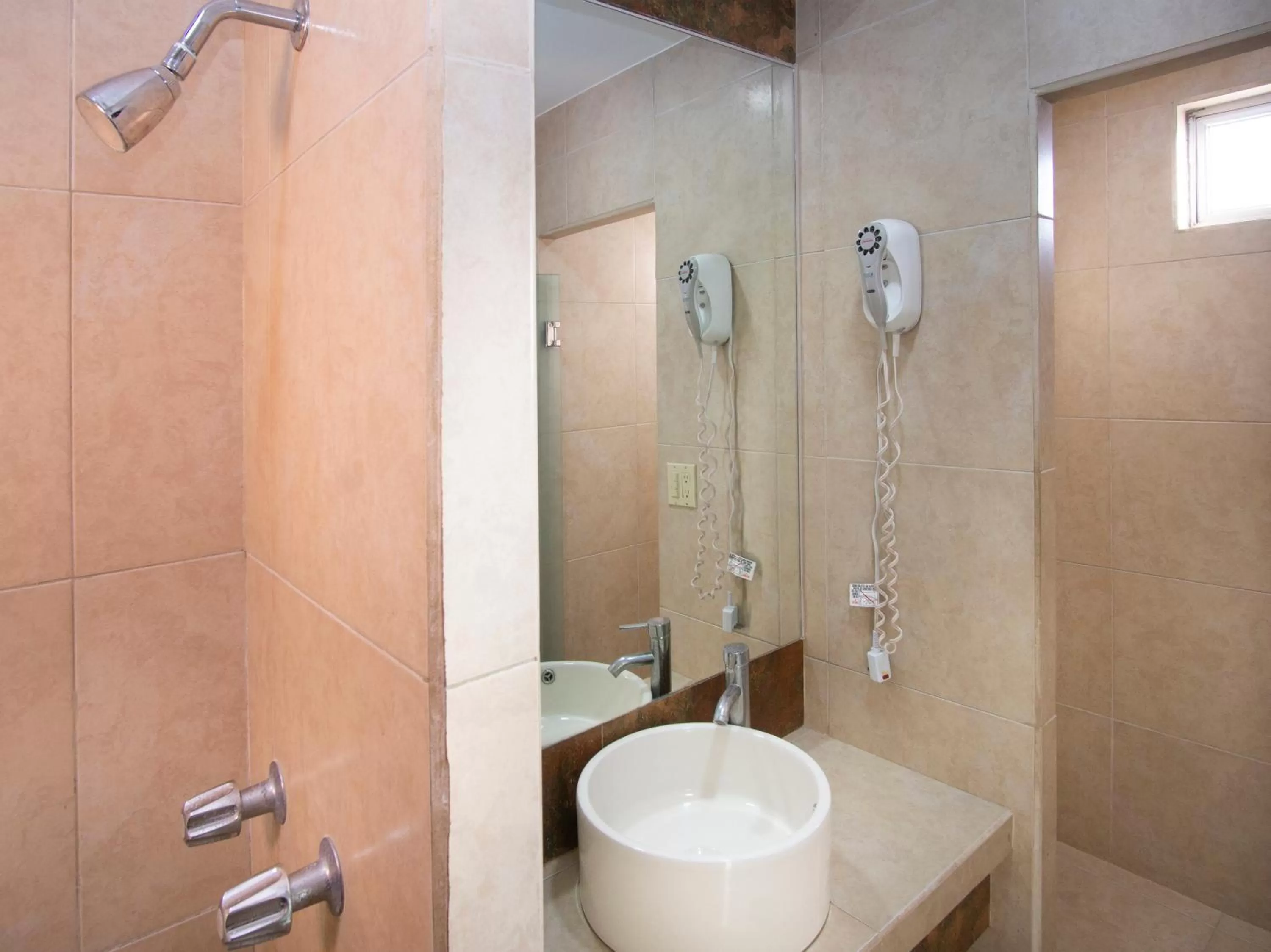 Bathroom in Hotel Rose Ensenada