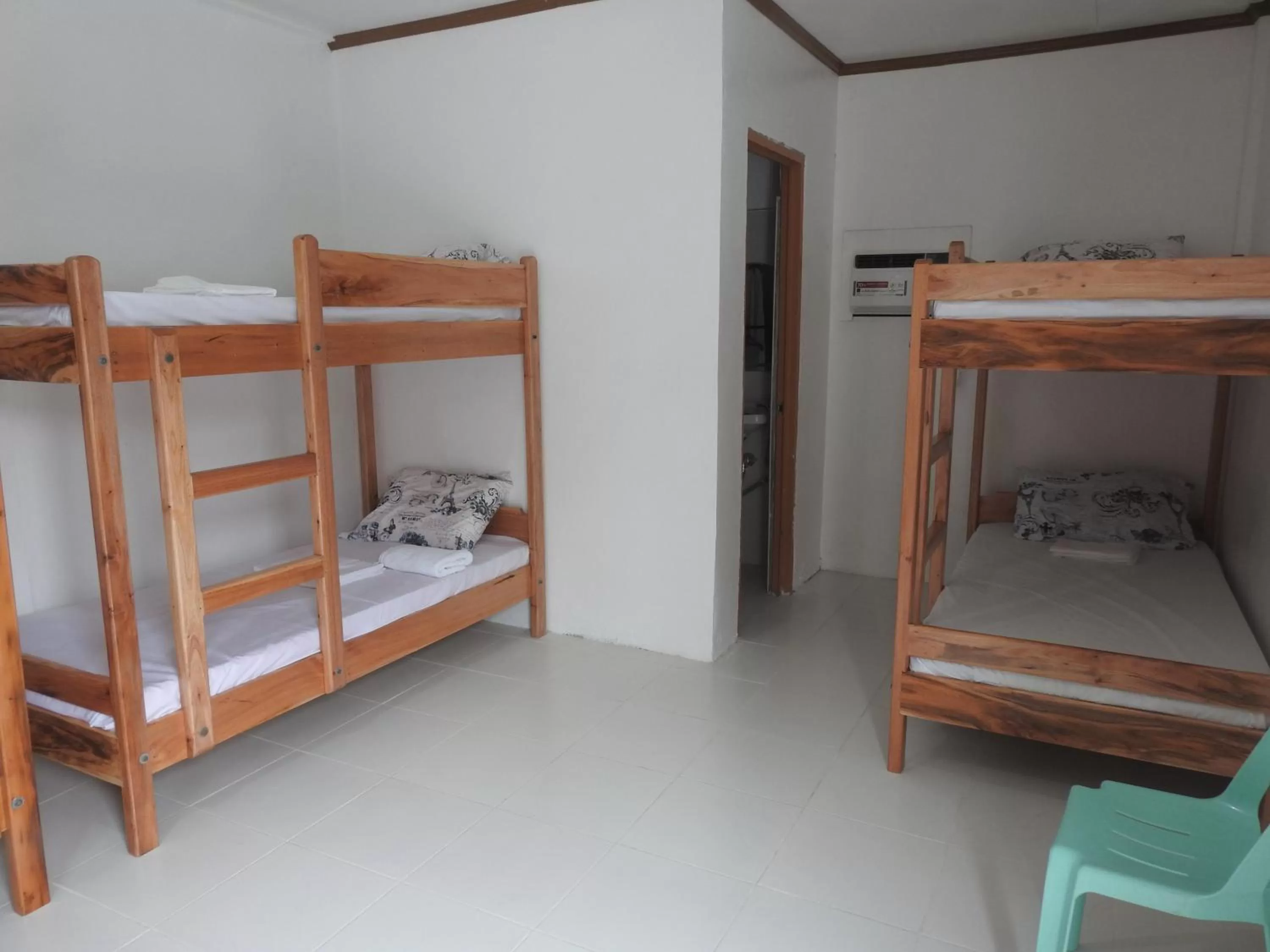Bunk Bed in Pacifico Seaside Lodge