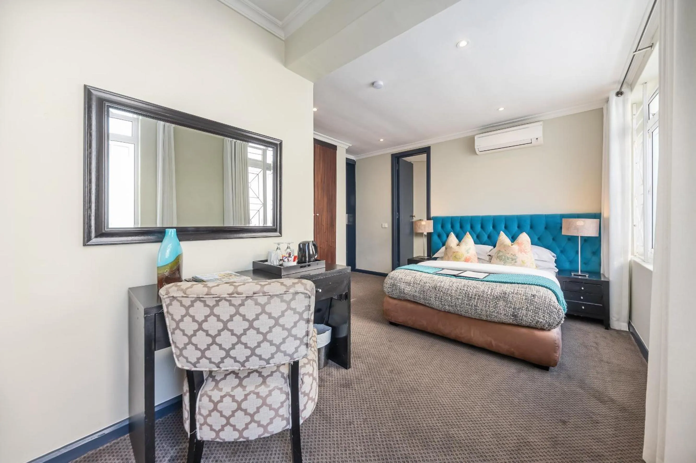 Photo of the whole room, Bed in O on Kloof Boutique Hotel & Spa