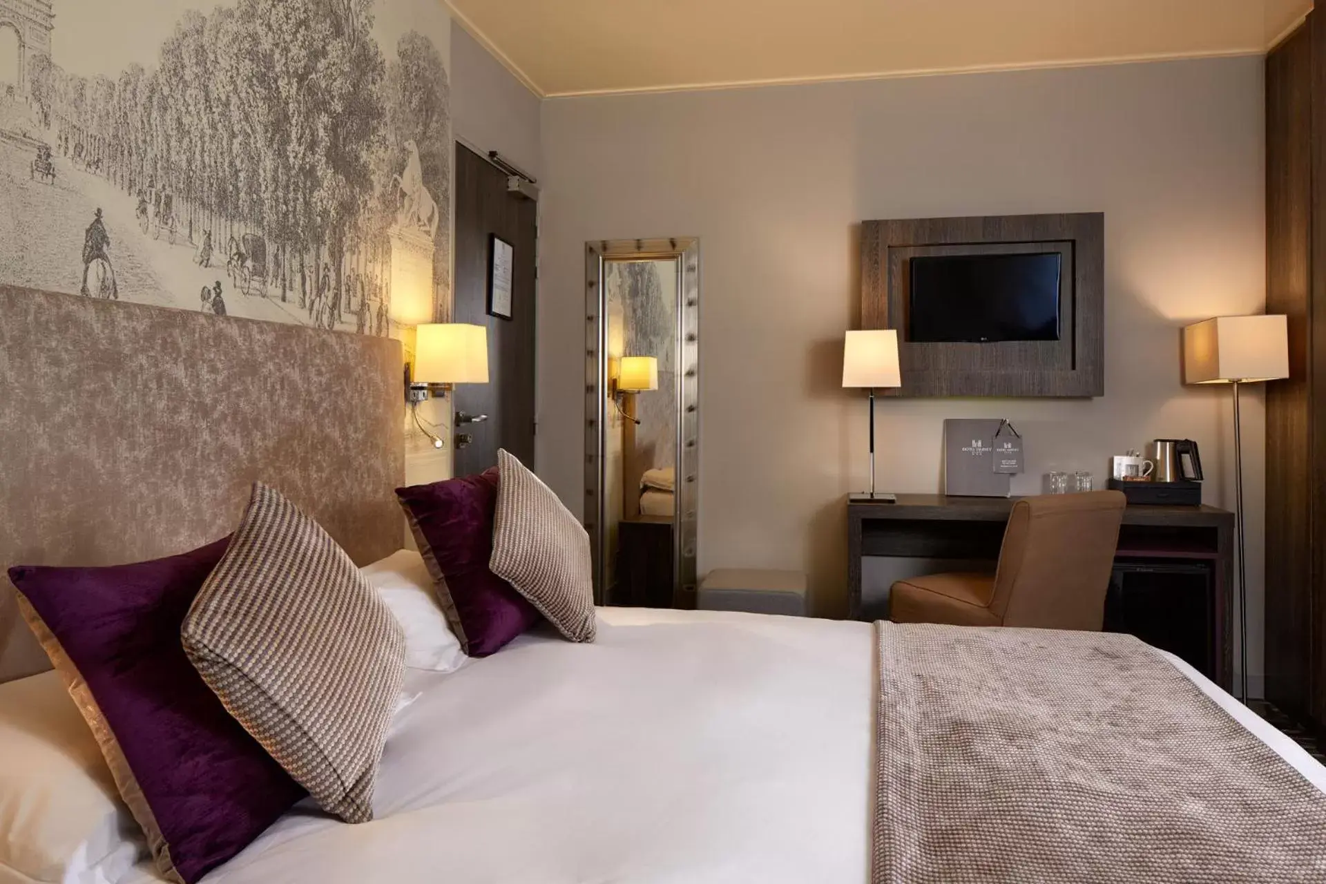 Standard Double Room Opera in Hôtel Harvey Standard Double Room Opera in Hôtel Harvey