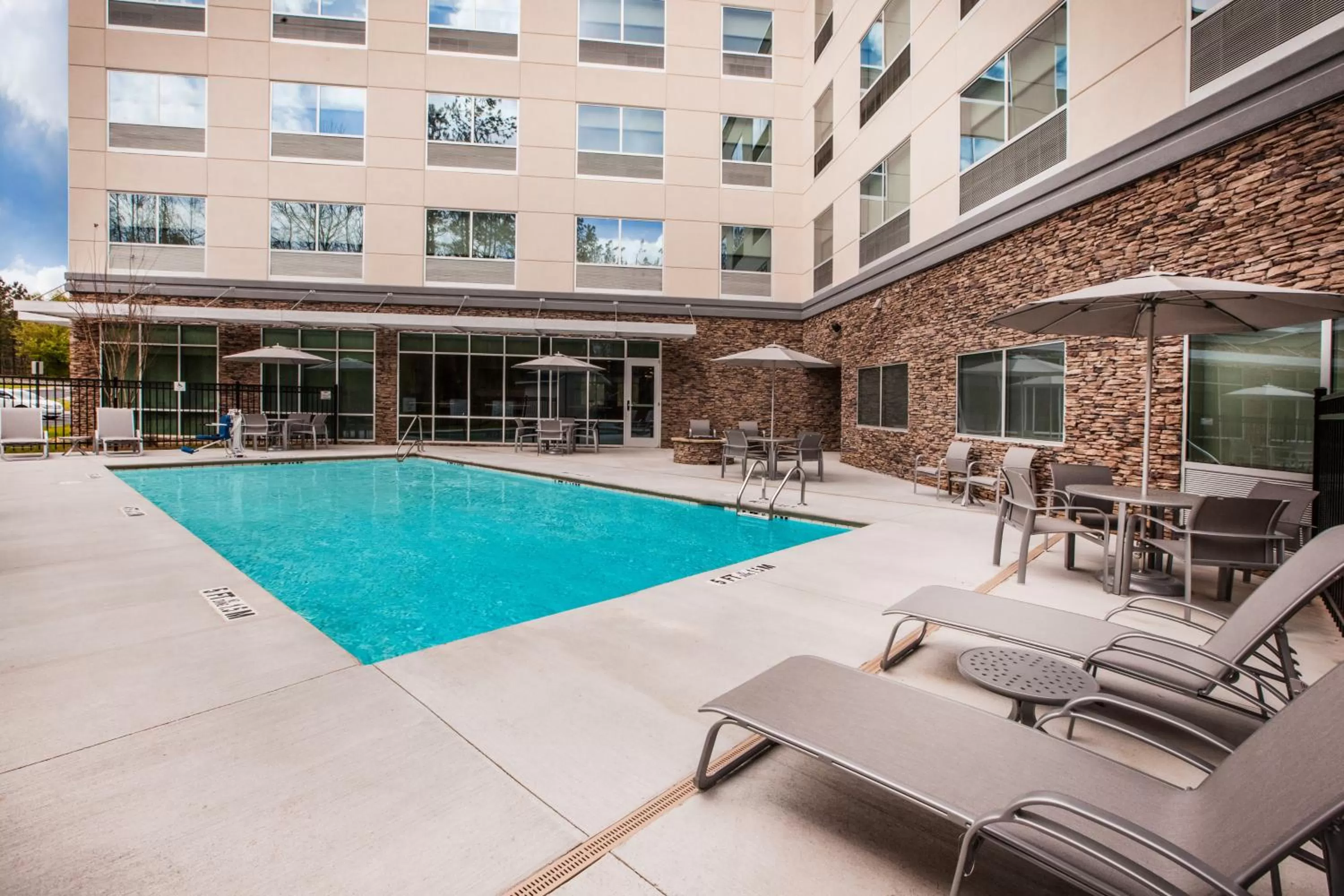 Swimming pool in Holiday Inn Express & Suites Atlanta N - Woodstock by IHG
