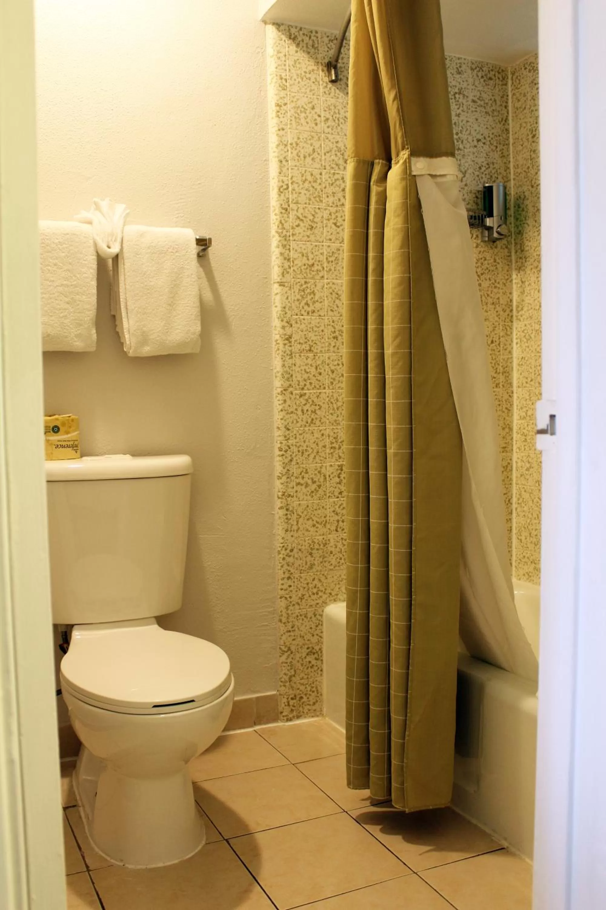 Bathroom in Hotel E Real