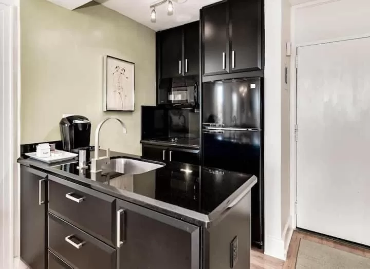 Kitchen or kitchenette in Tropicals of Palm Beach