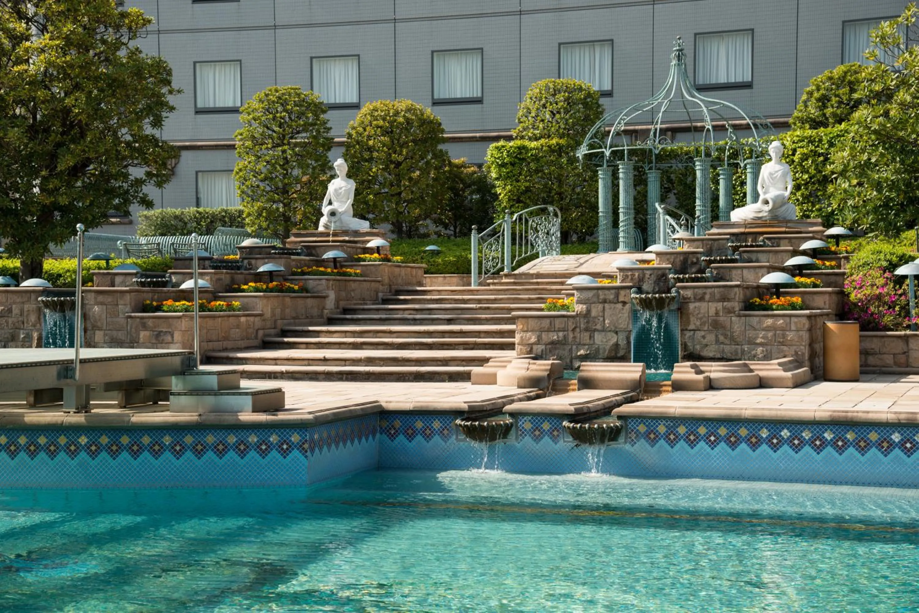 Swimming pool in Hotel East 21 Tokyo