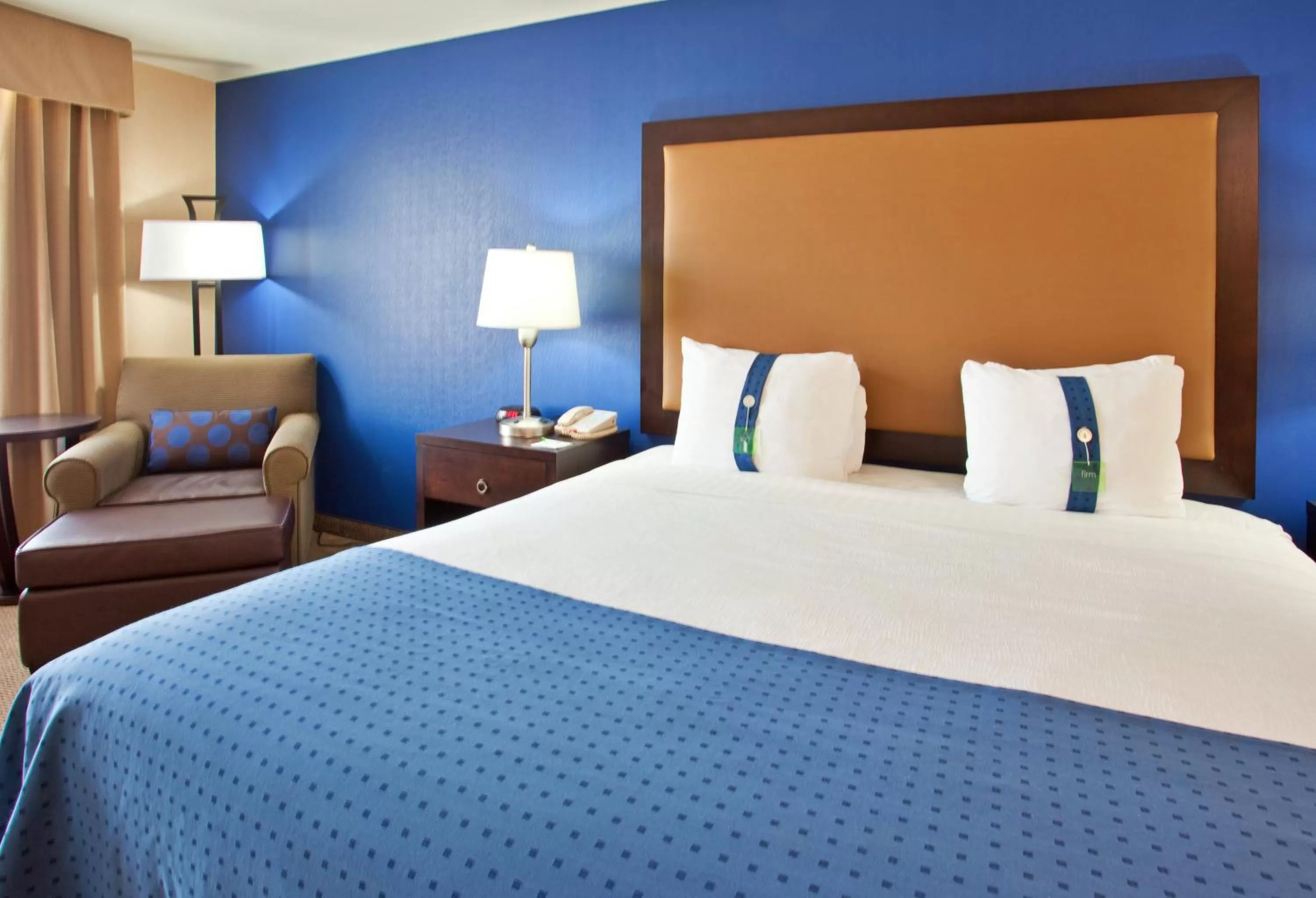 Photo of the whole room, Bed in Holiday Inn & Suites Phoenix Airport by IHG