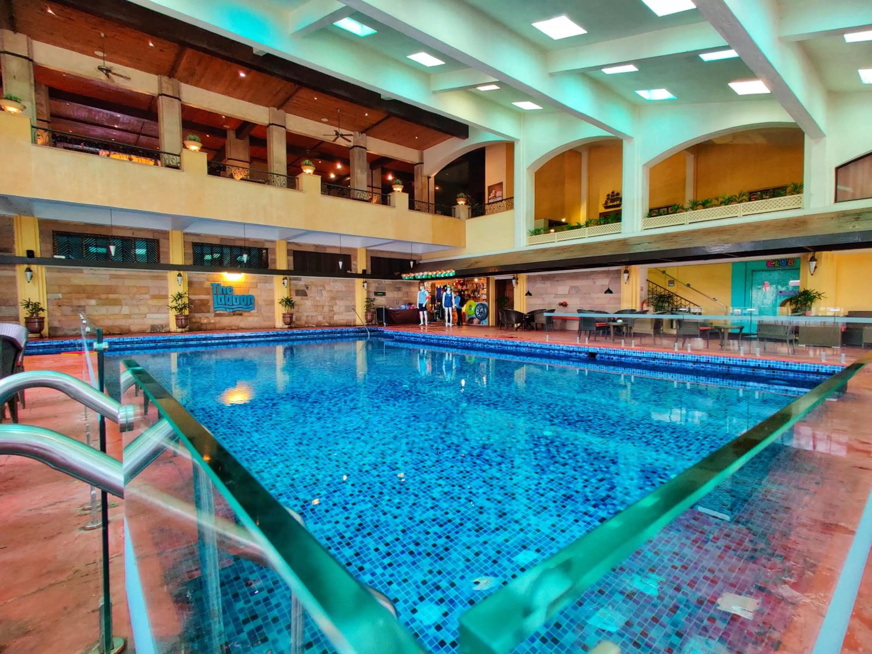 Swimming pool in Fariyas Resort Lonavala