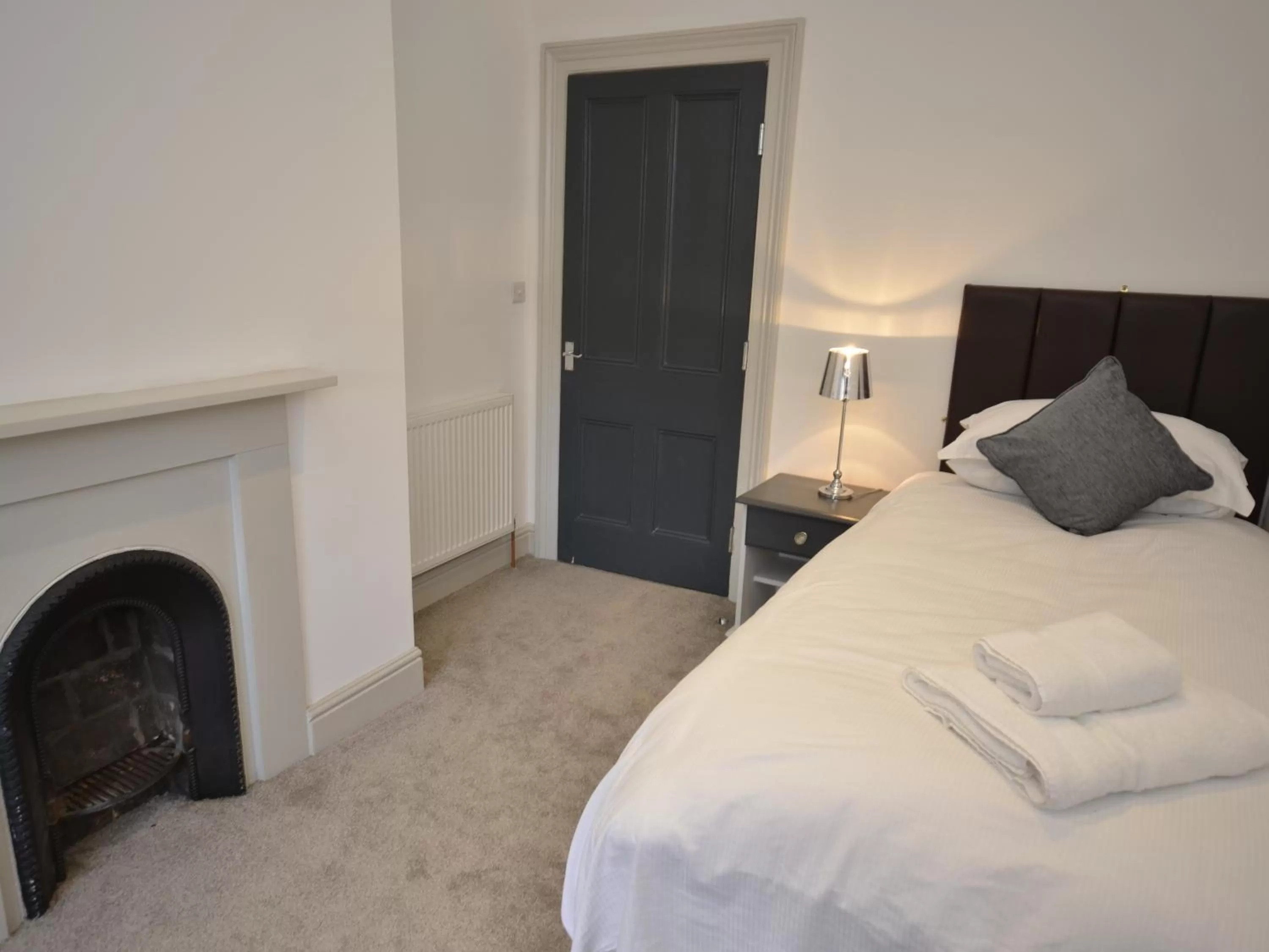 Twin Room with Private Bathroom in The Chapel House