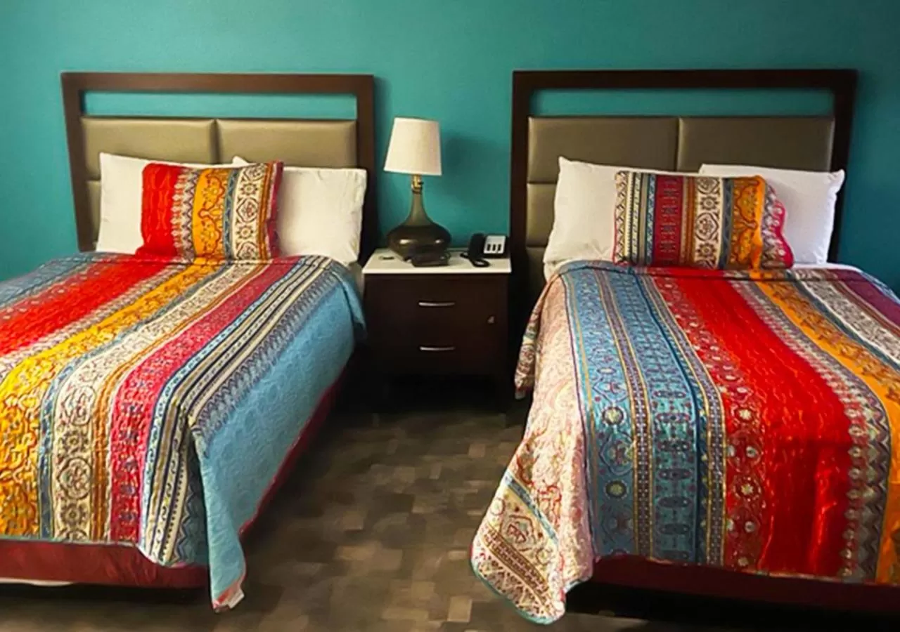 Bed in Philly Inn & Suites