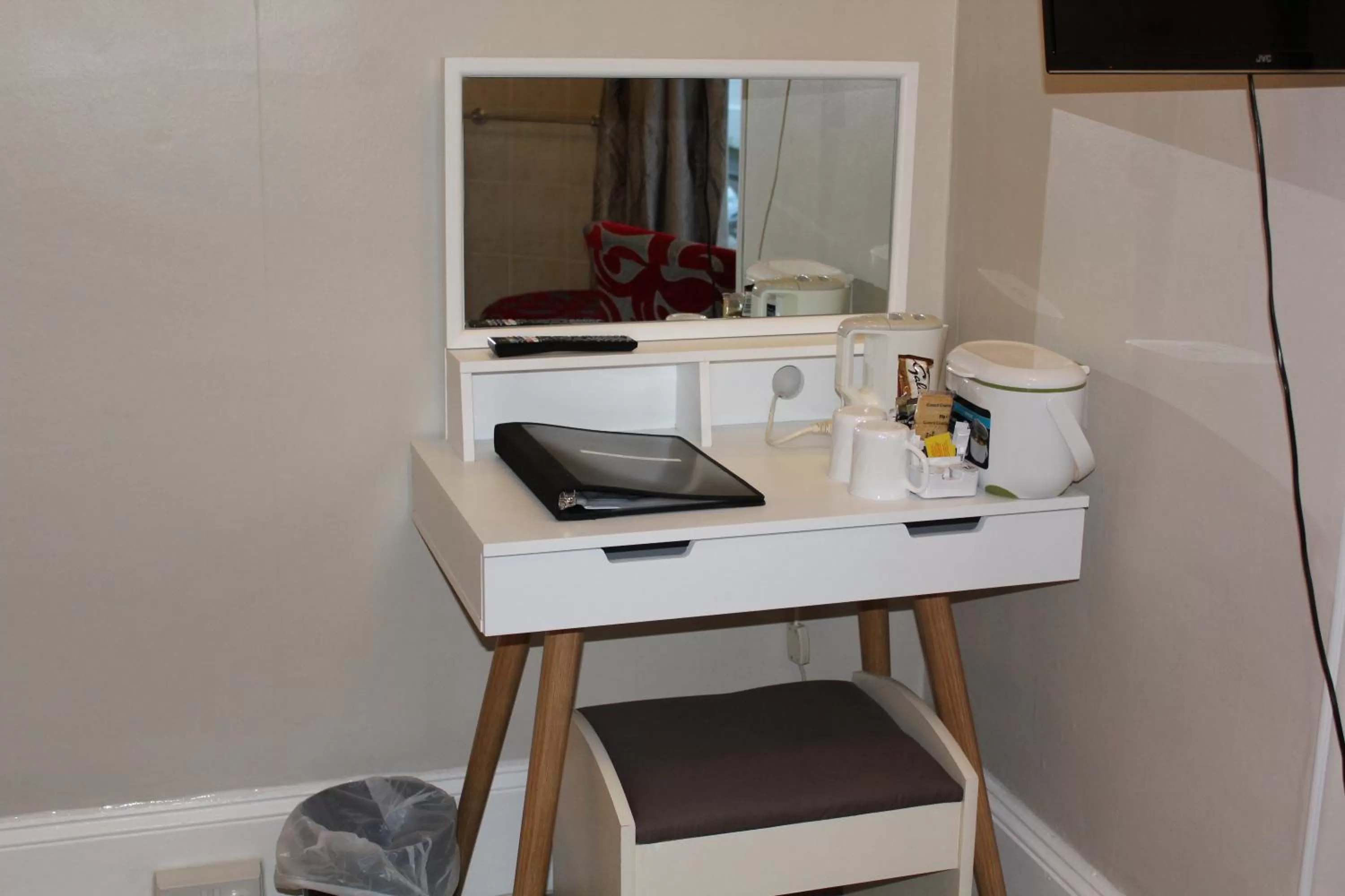 Coffee/tea facilities in The Darnley Hotel