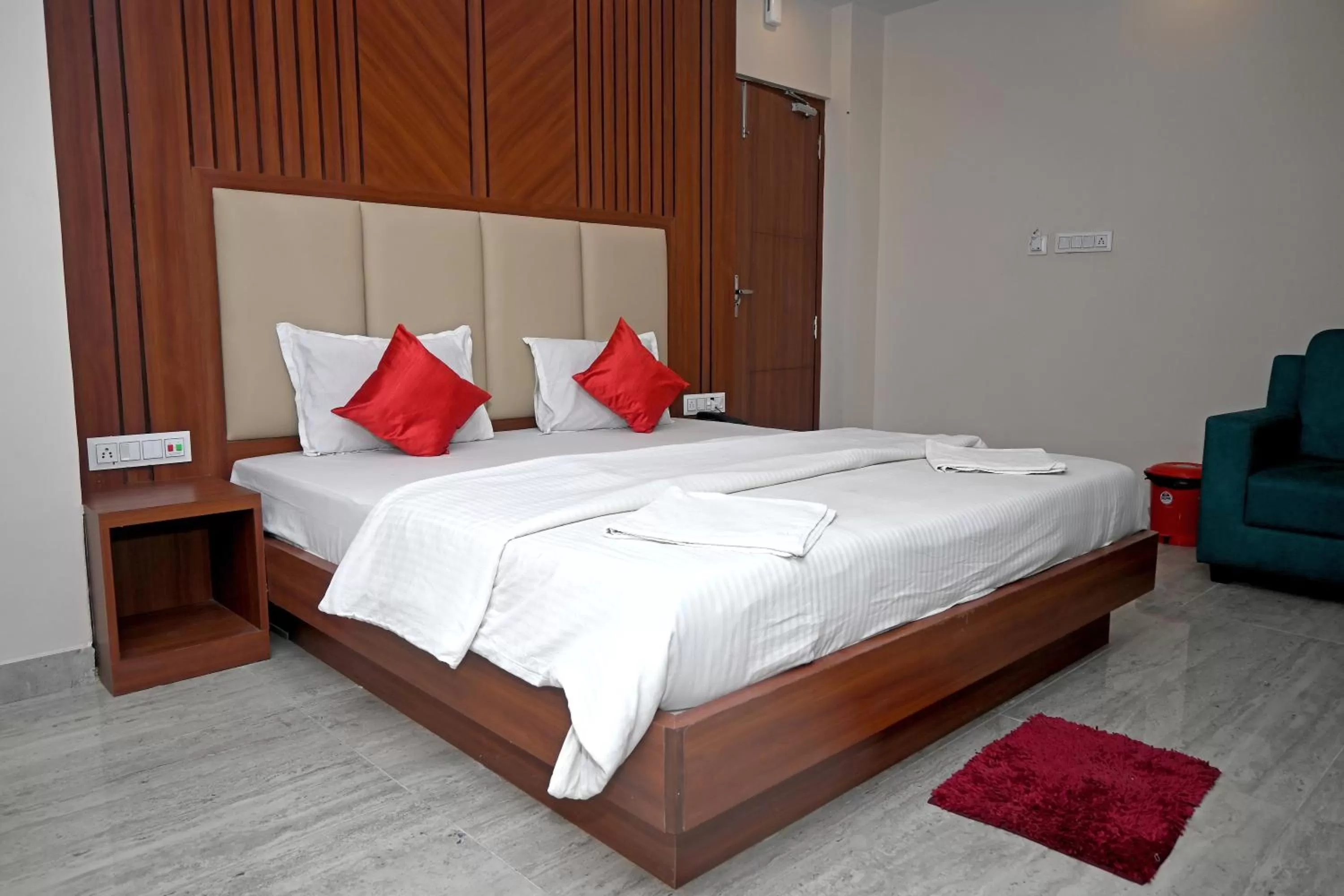 Living room, Bed in Royal Sea View