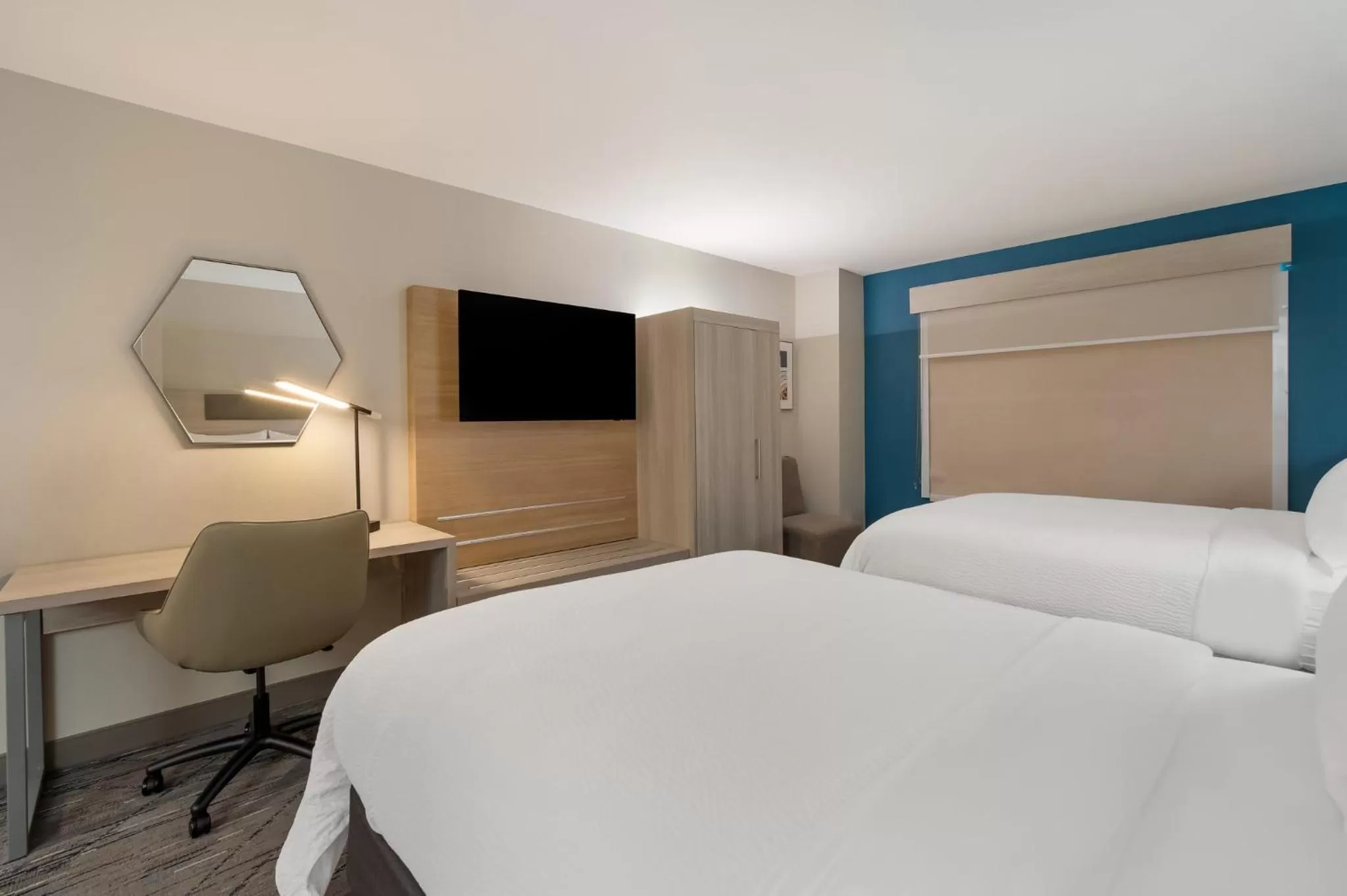Photo of the whole room, Bed in Holiday Inn Express & Suites Lexington by IHG