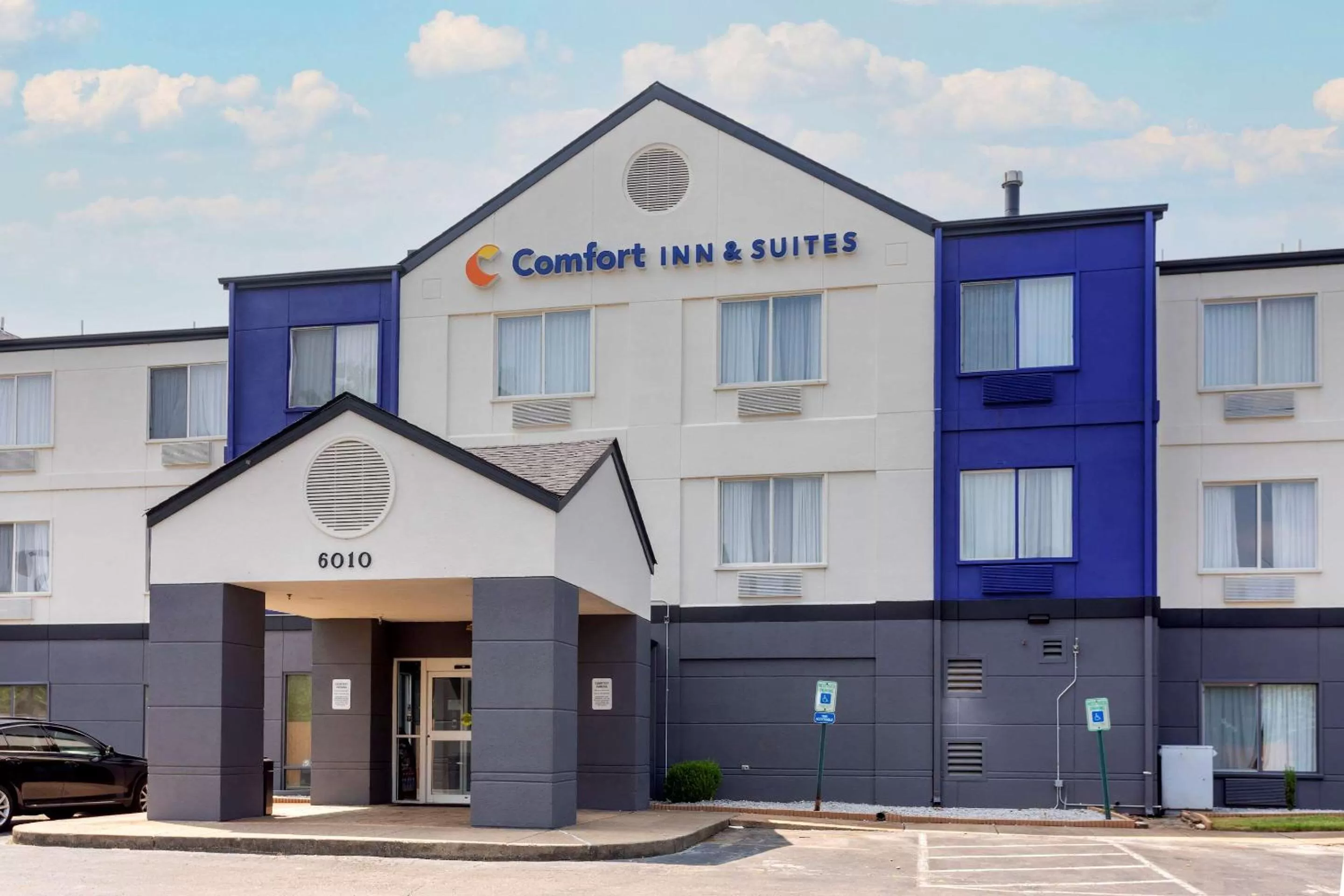 Property building in Comfort Inn & Suites Memphis East
