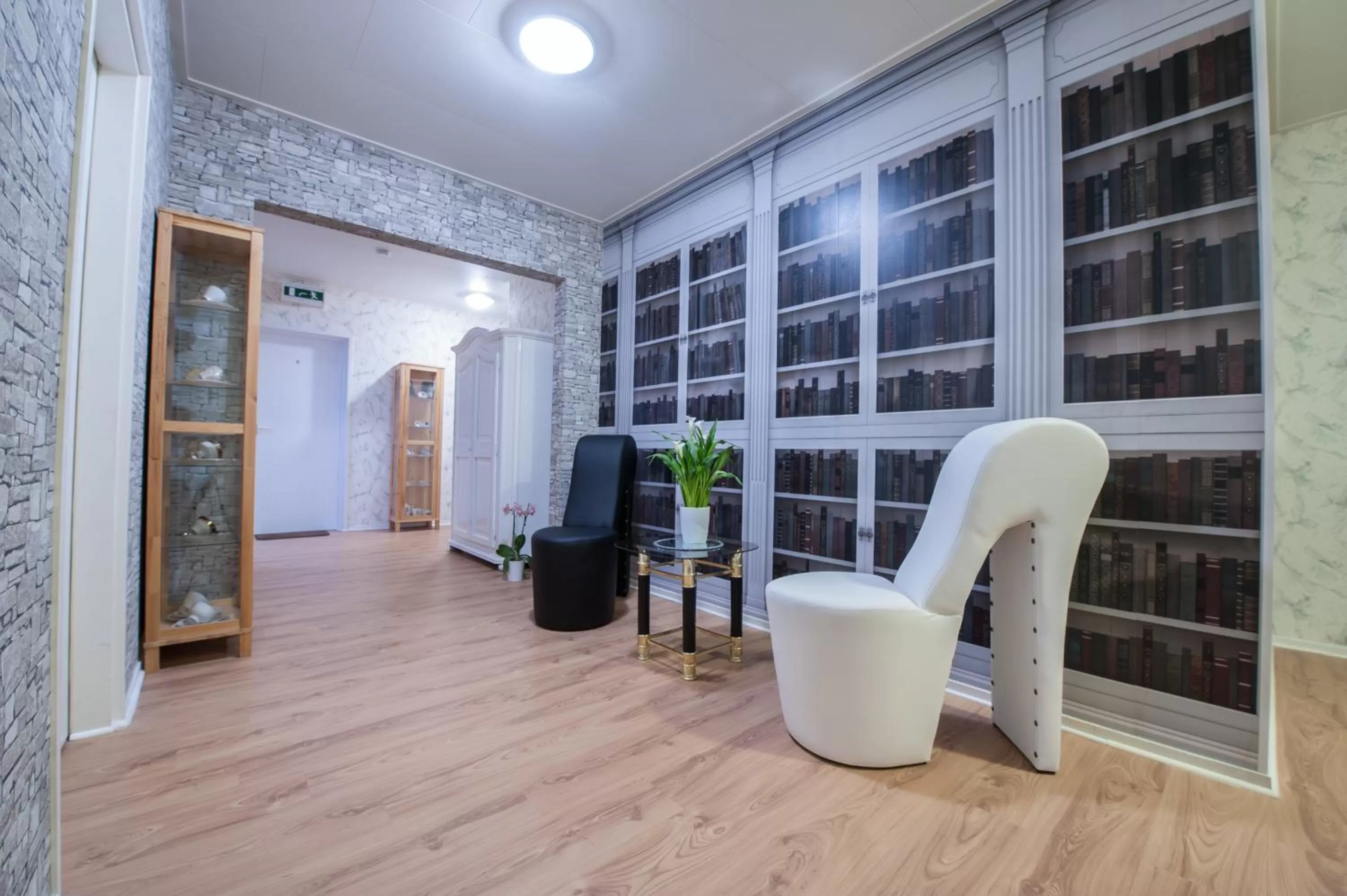 Library in Hotel Forsthaus Sellin