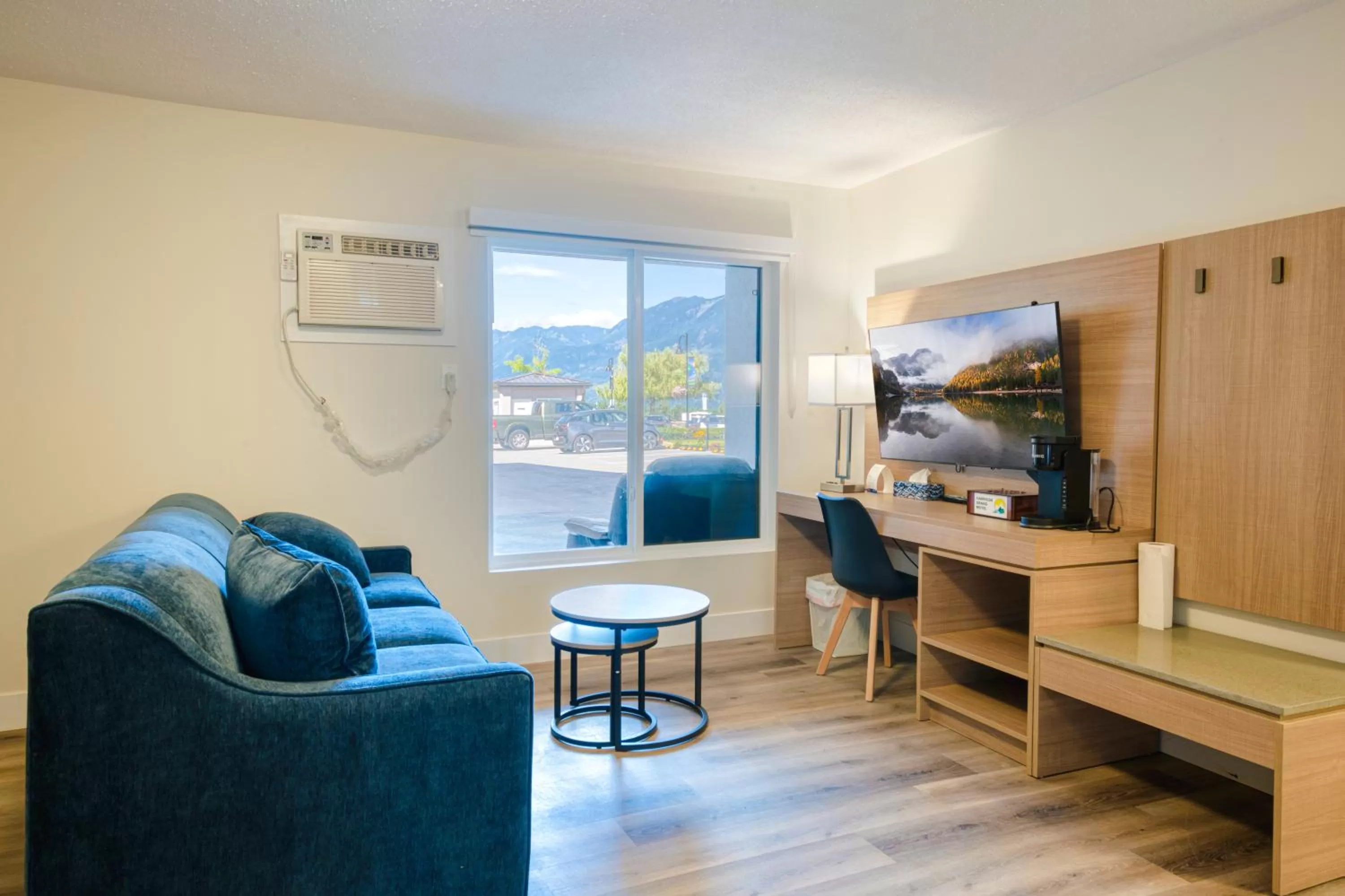 TV and multimedia in Harrison Grand Motel