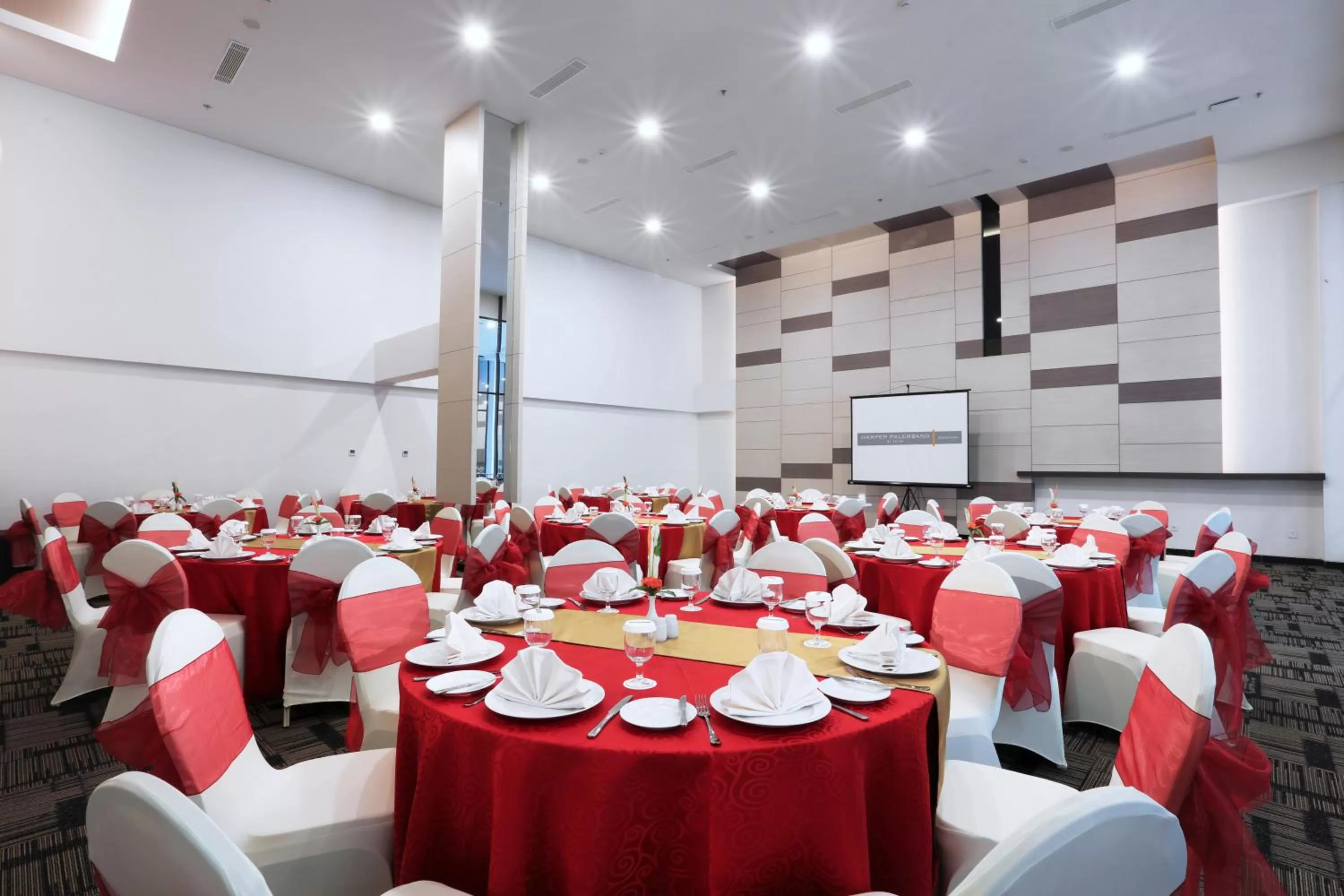Meeting/conference room in Harper Palembang by ASTON