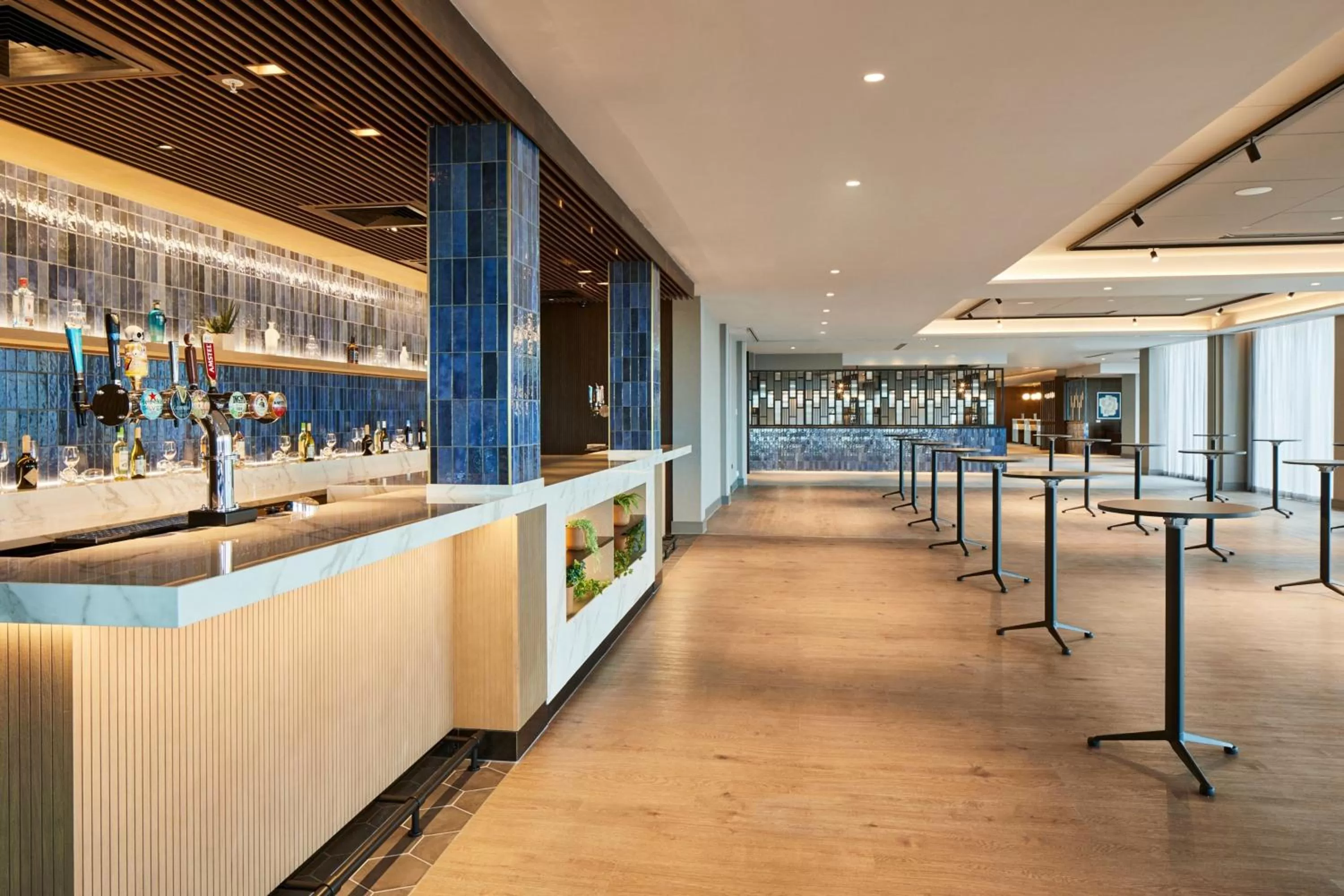 Lounge or bar in Courtyard by Marriott Exeter Sandy Park