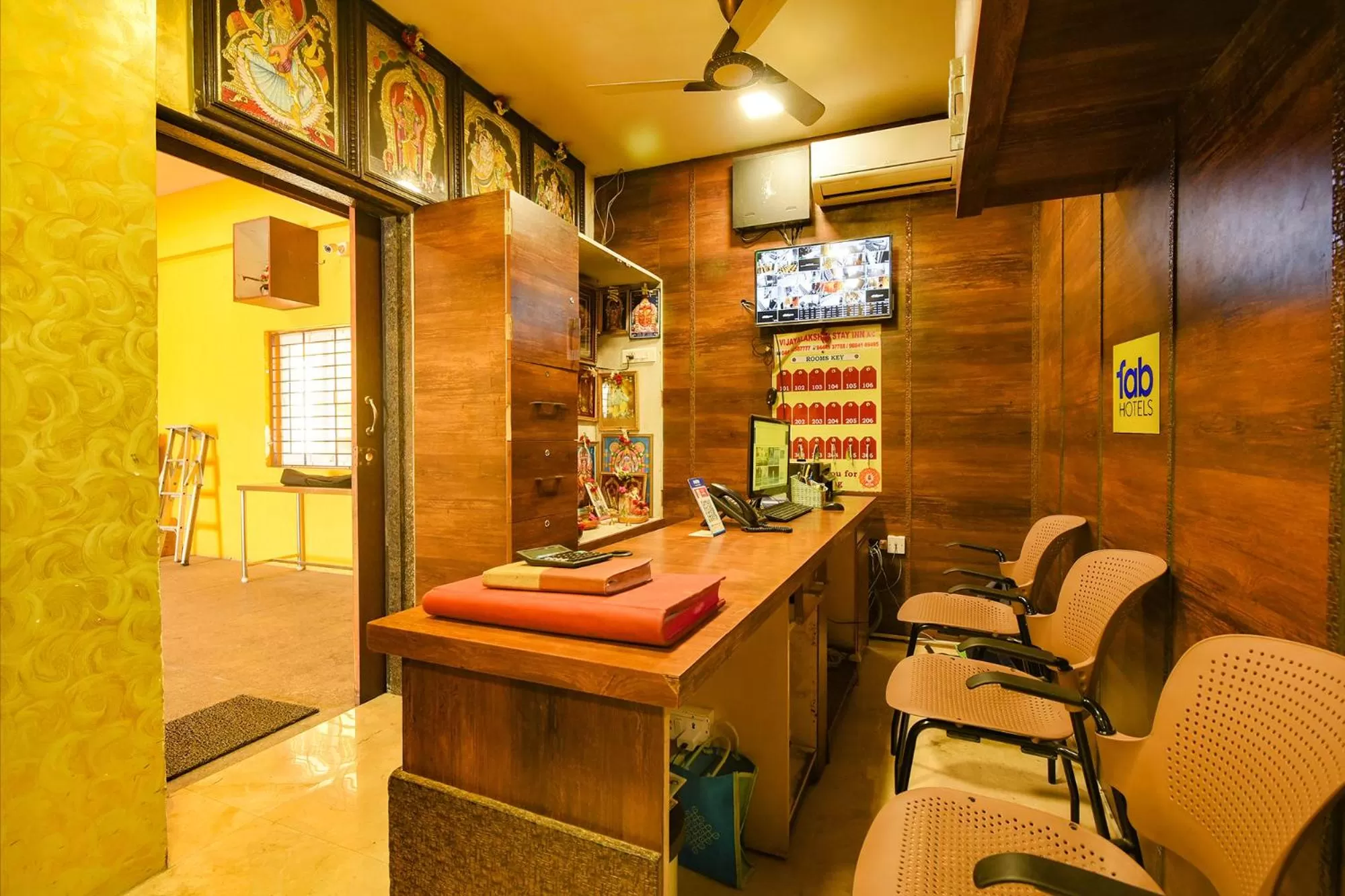 Lobby or reception in FabHotel Vijaylakshmi Stay Inn