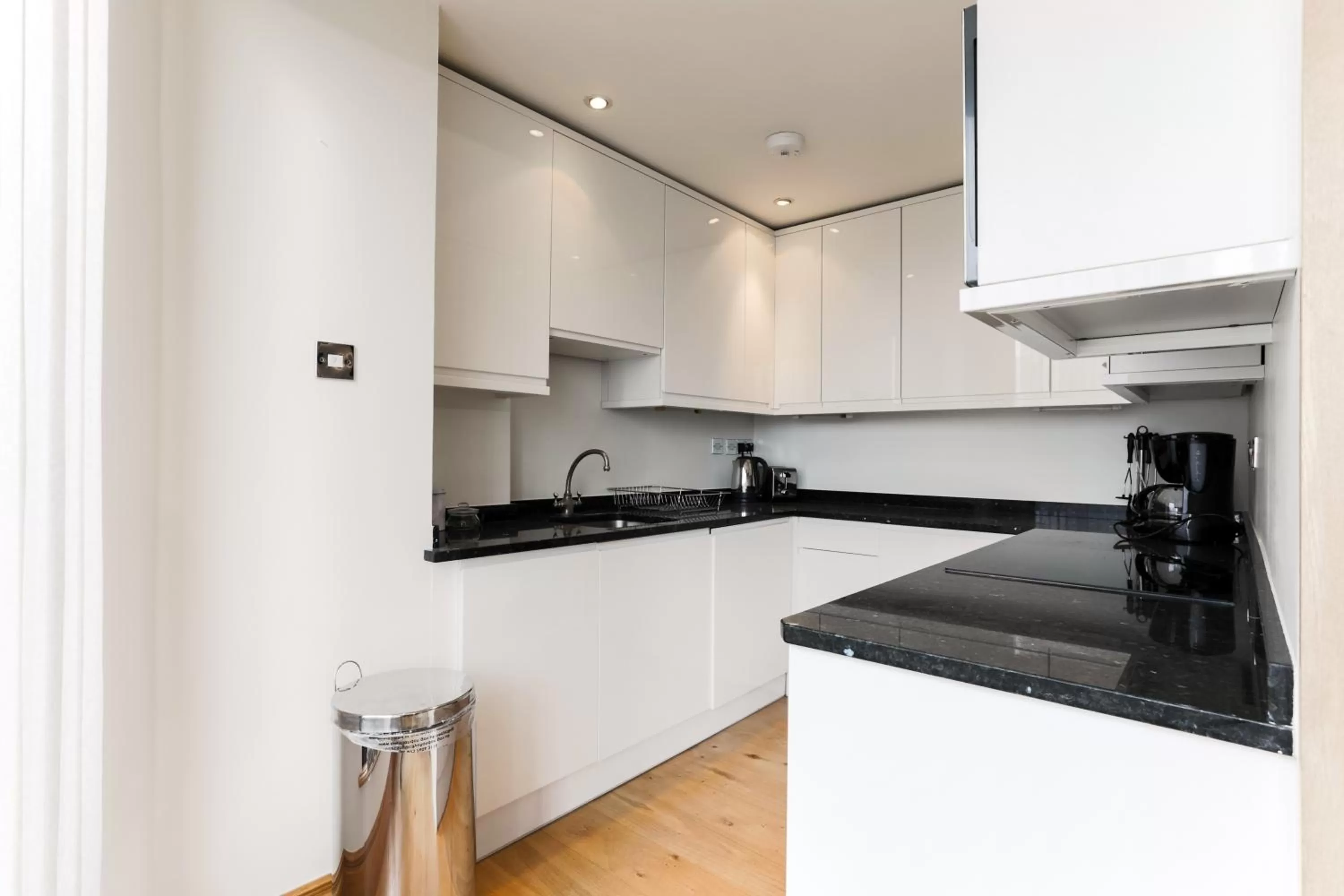 Kitchen or kitchenette, Kitchen/Kitchenette in Monument Apartments