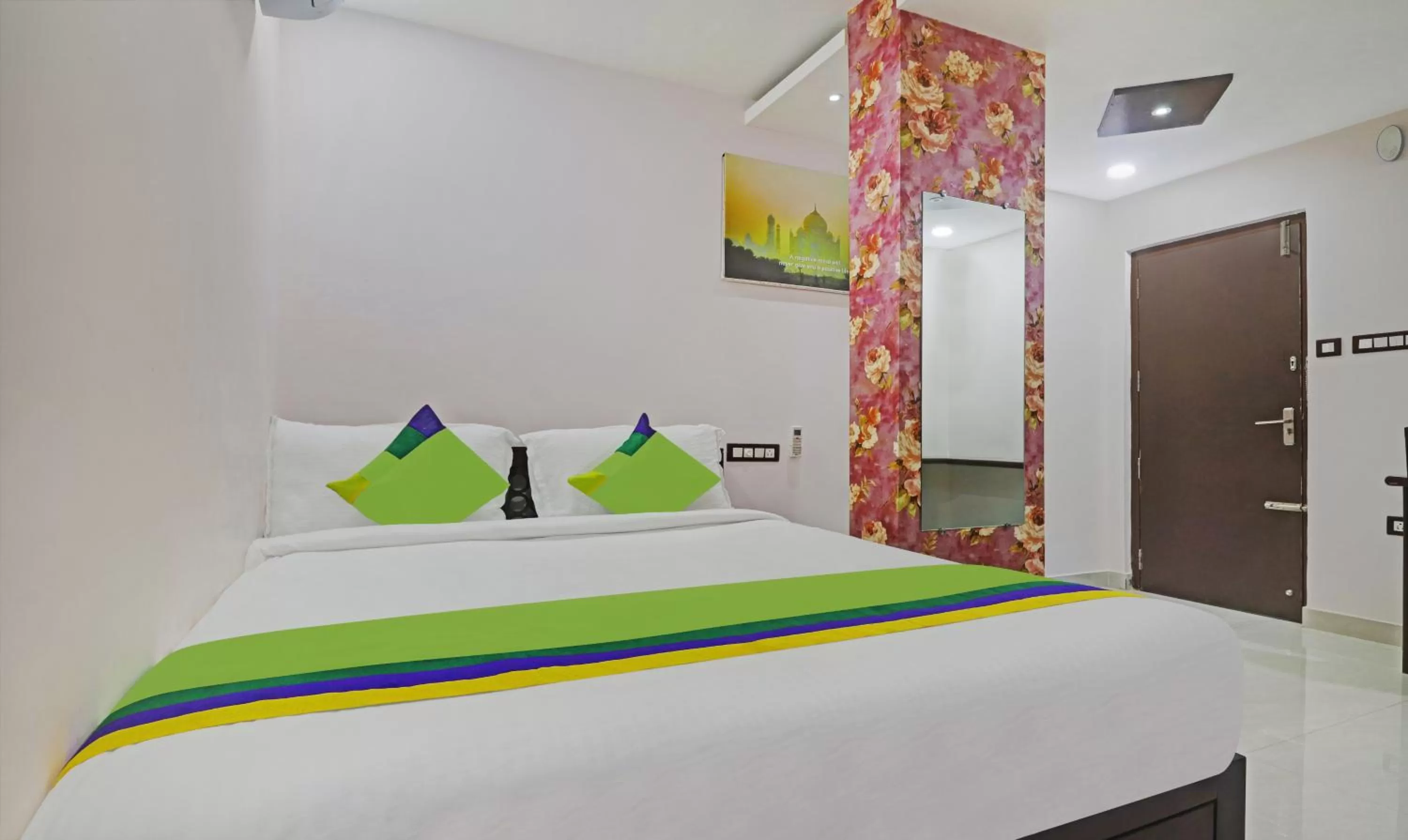 Bedroom, Bed in Itsy Hotels J A Royal Suites Manikonda