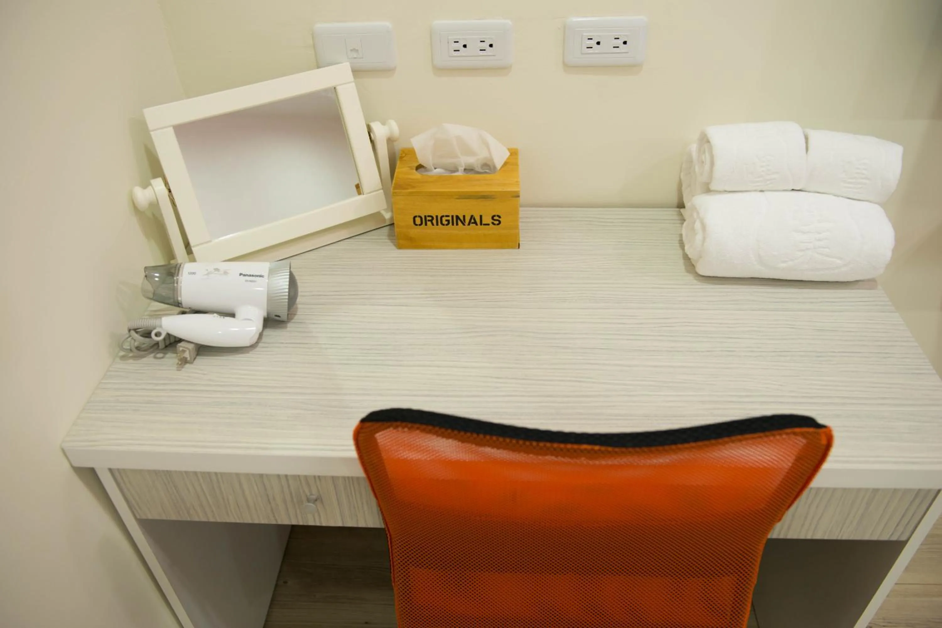 Seating area in Didi House無人化自助入住#附車位有限須預約