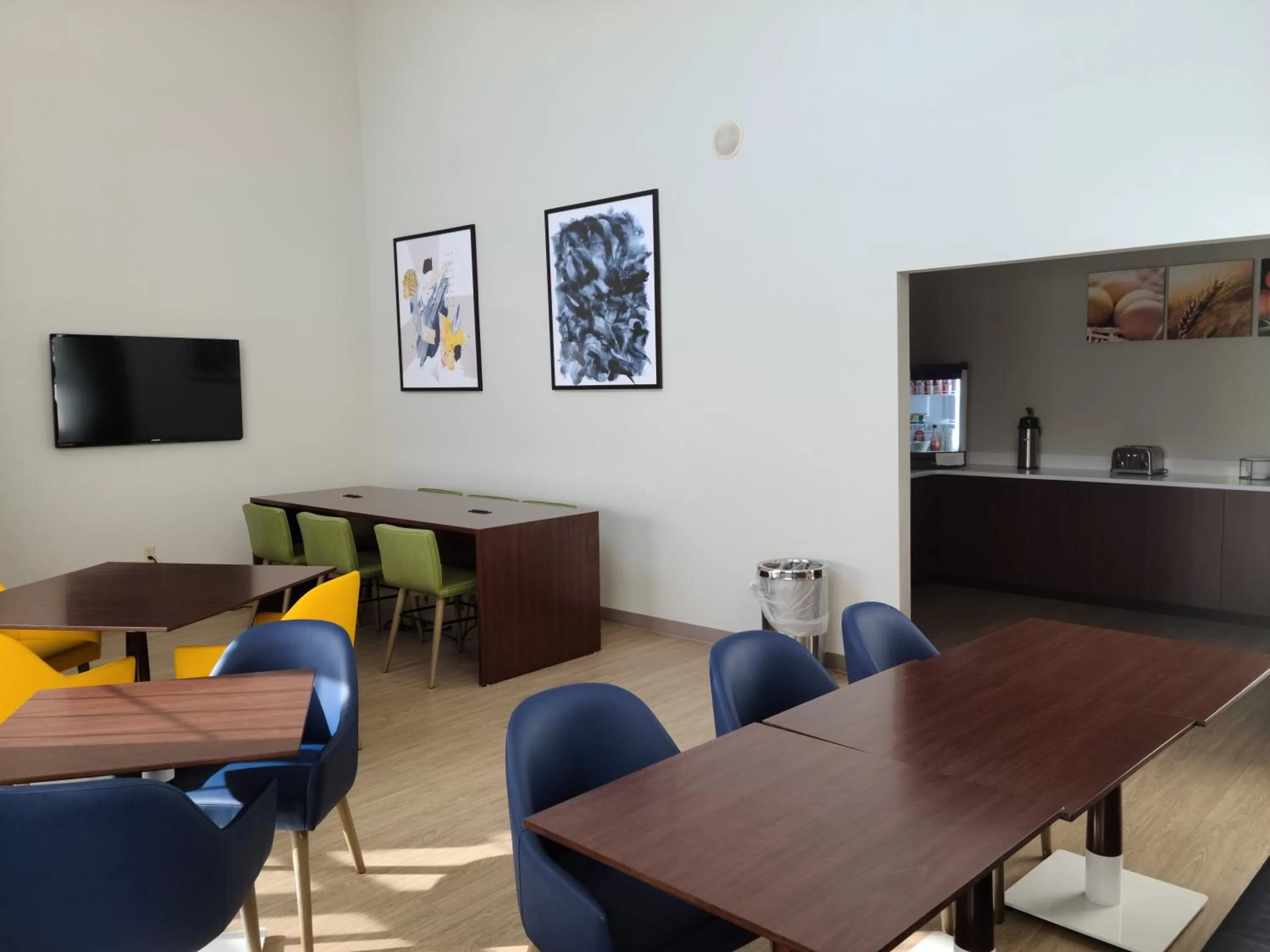 Breakfast in Comfort Inn & Suites