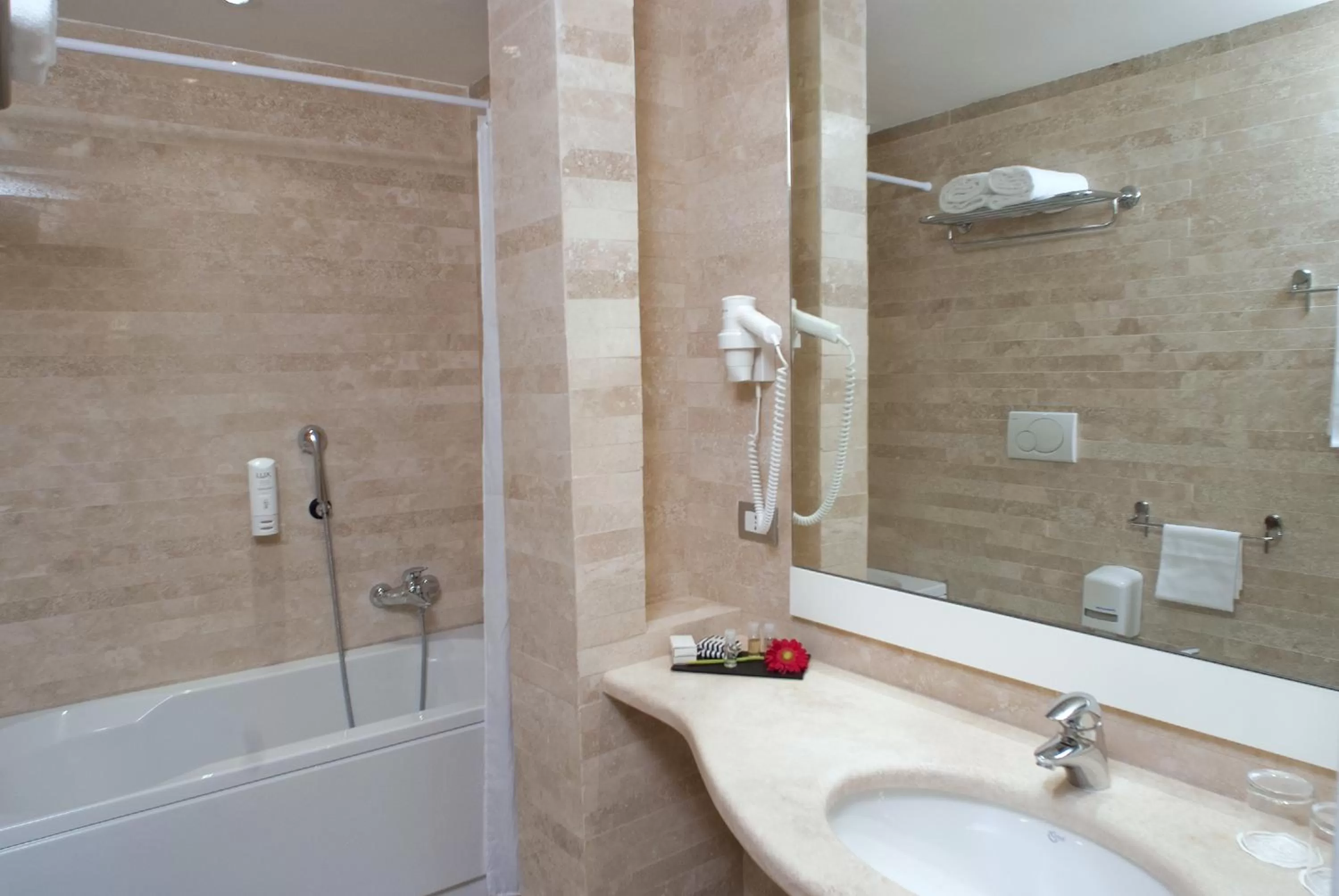 Standard Twin Room in Hotel White