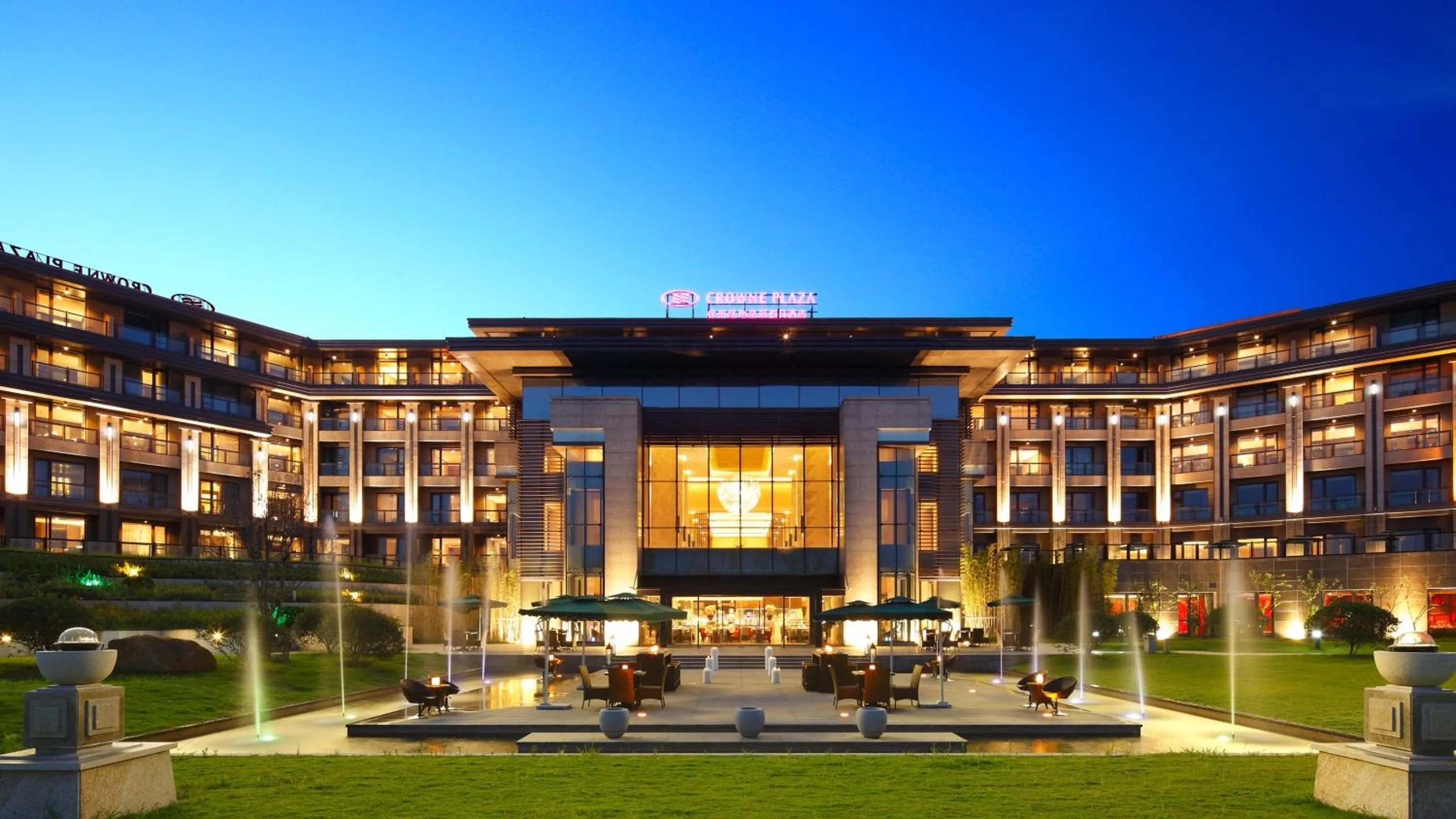 Property building in Crowne Plaza Xuzhou Dalong Lake by IHG