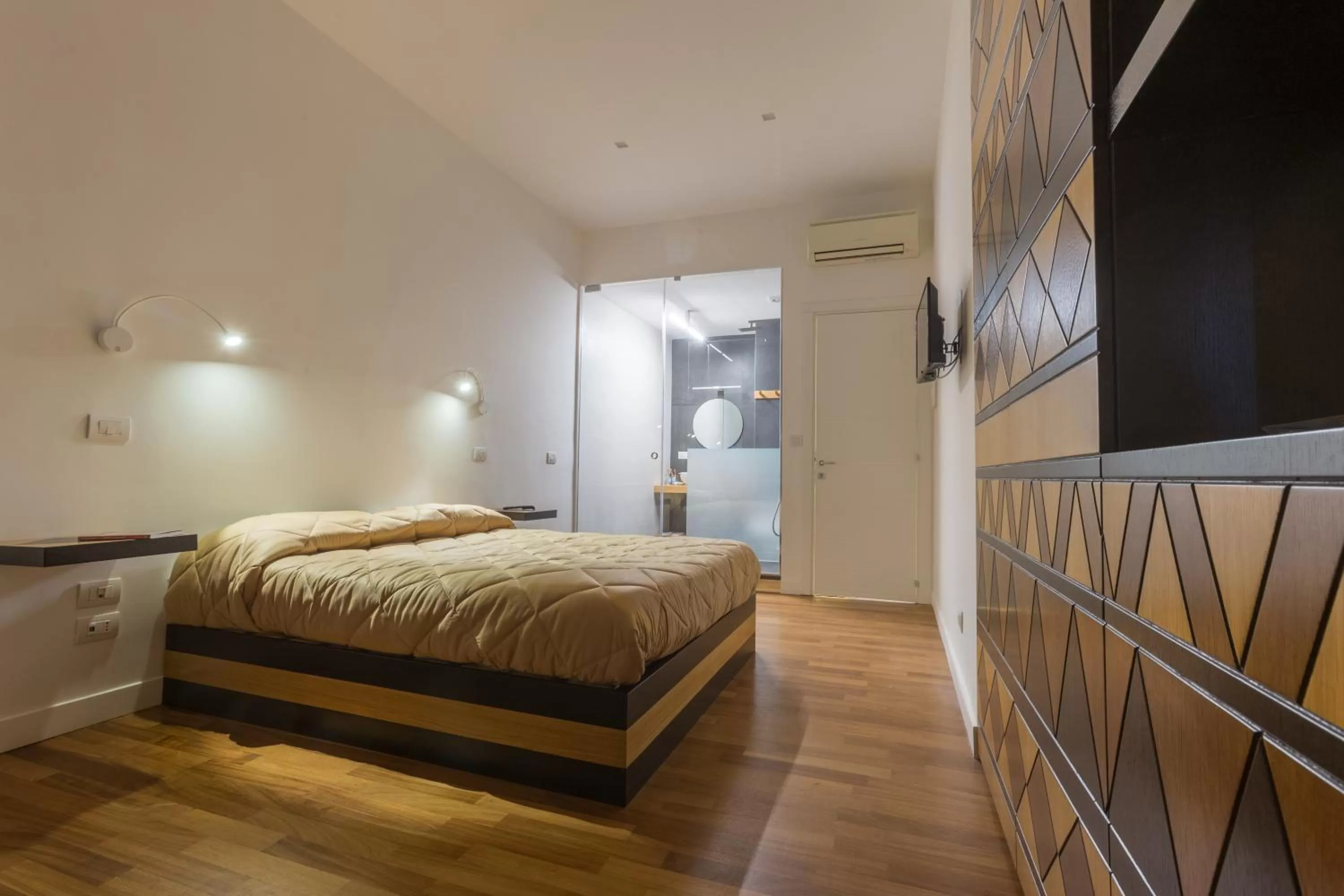 Photo of the whole room, Bed in Soul City