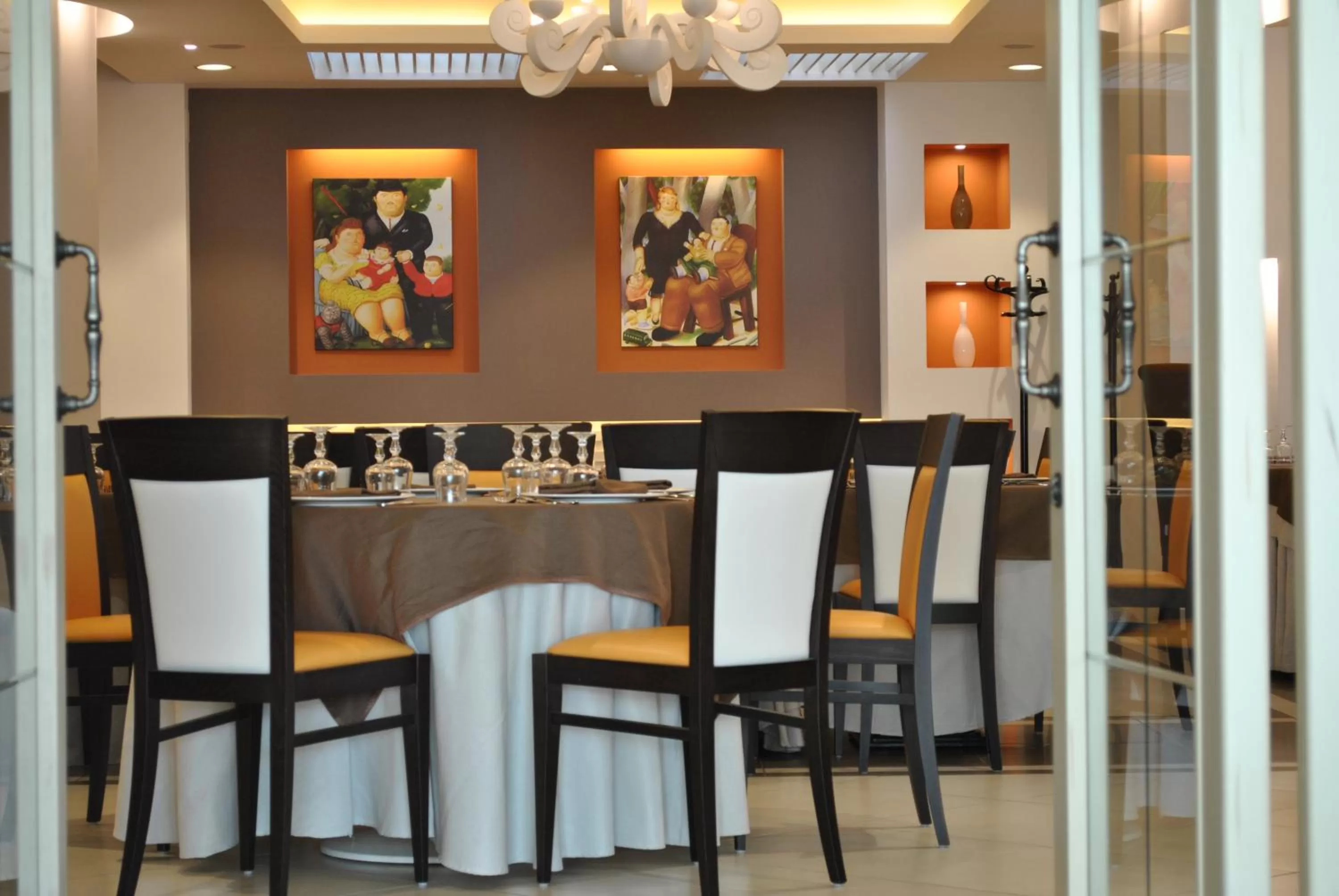 Restaurant/places to eat in Hotel Fini