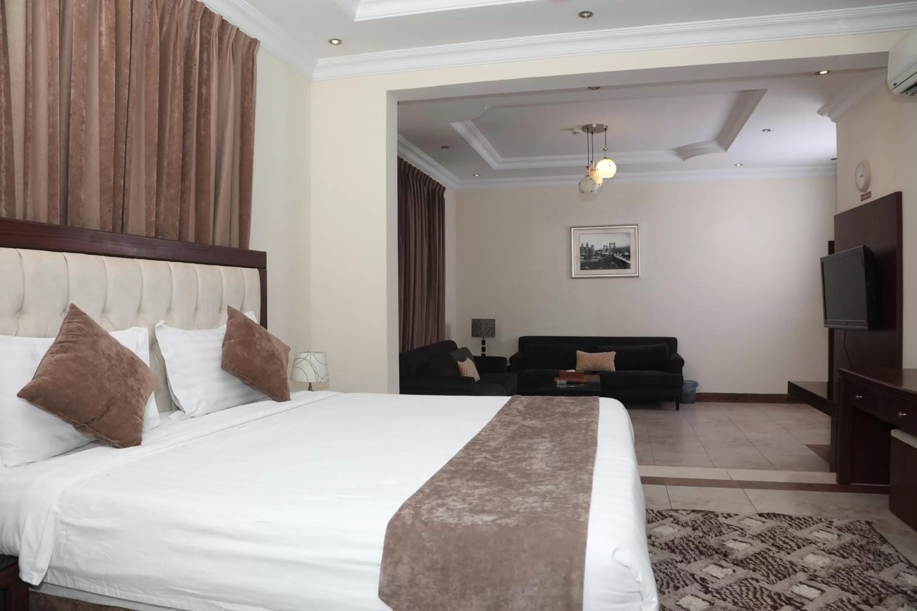 Communal lounge/ TV room, Bed in Samaya Suites