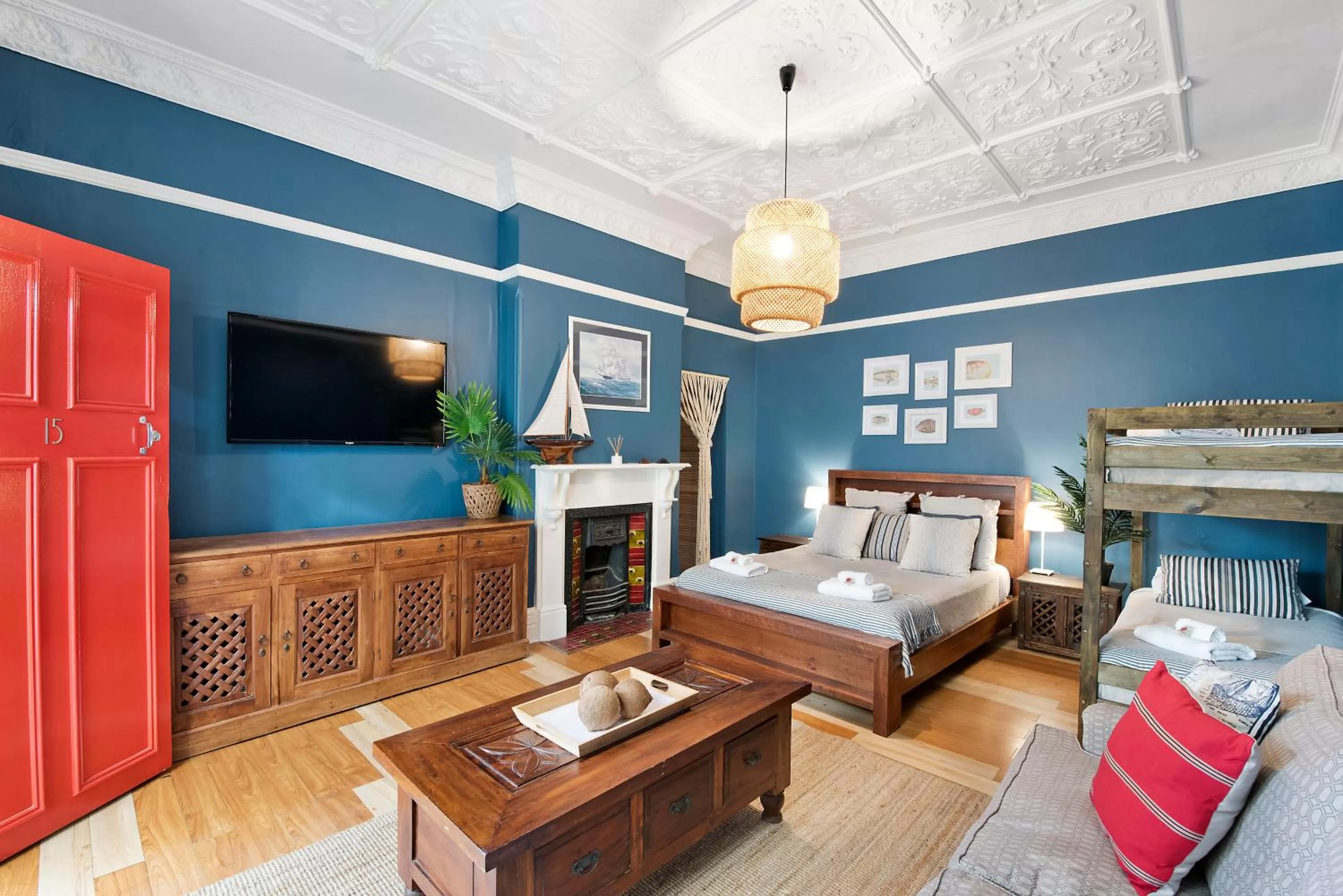 Bed in Manly Waves Studios & Apartments