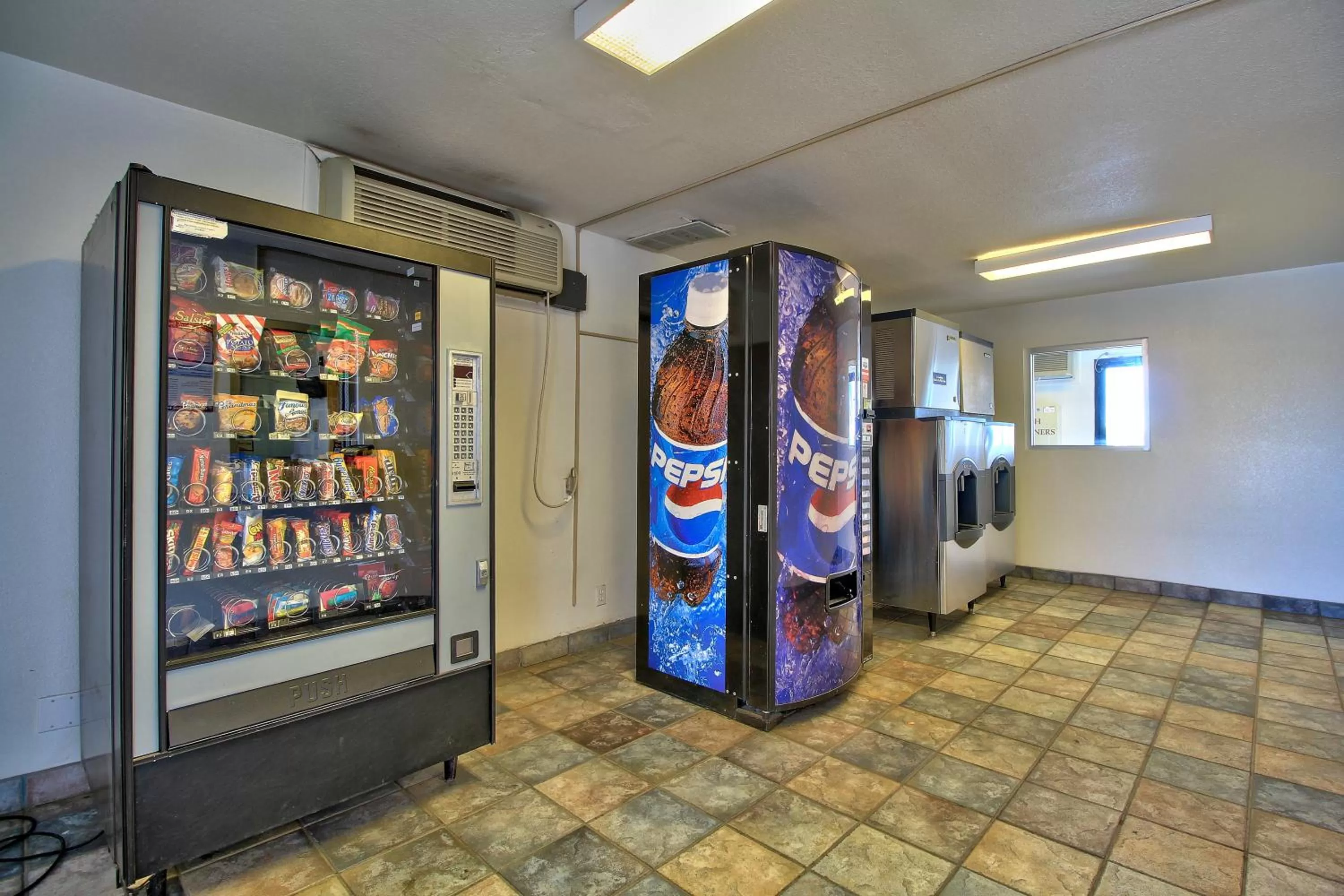 Food and drinks in Motel 6-Douglas, AZ