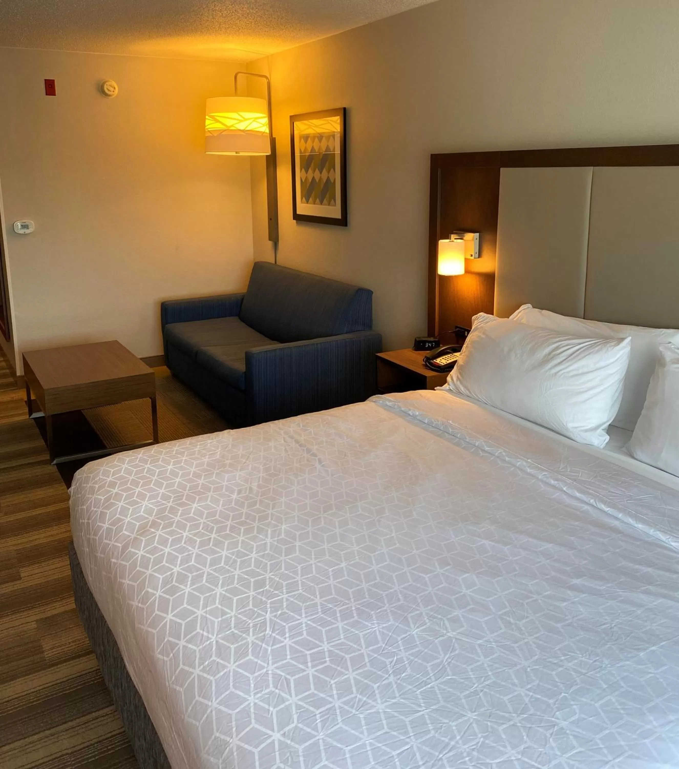 Bed in Holiday Inn Express & Suites Columbia-I-26 @ Harbison Blvd by IHG