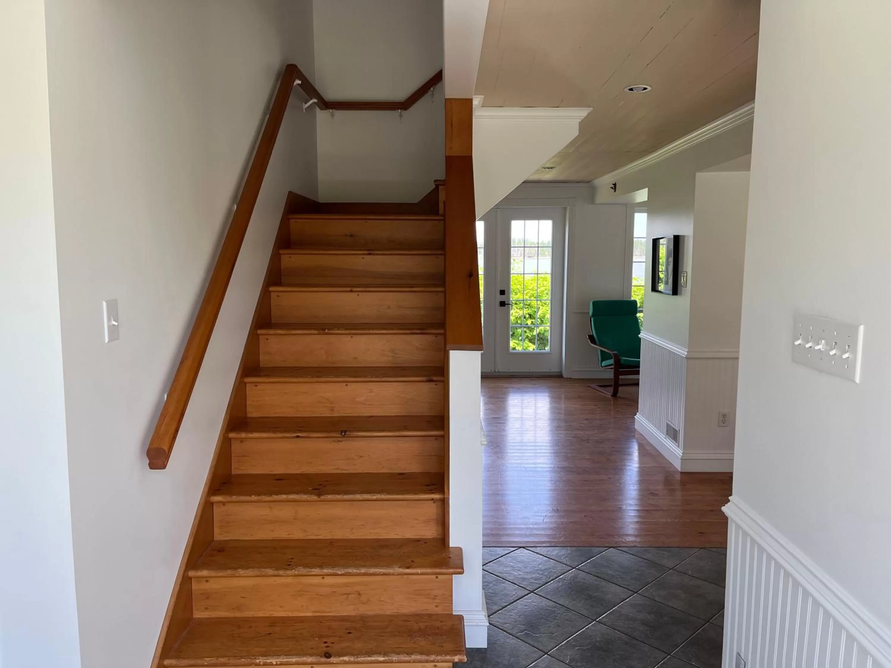 Lobby/Reception in Groundswell Pub & Inn